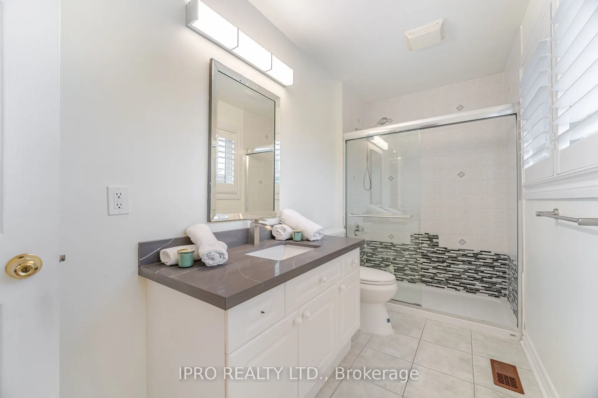 2185 Highcliffe Way
