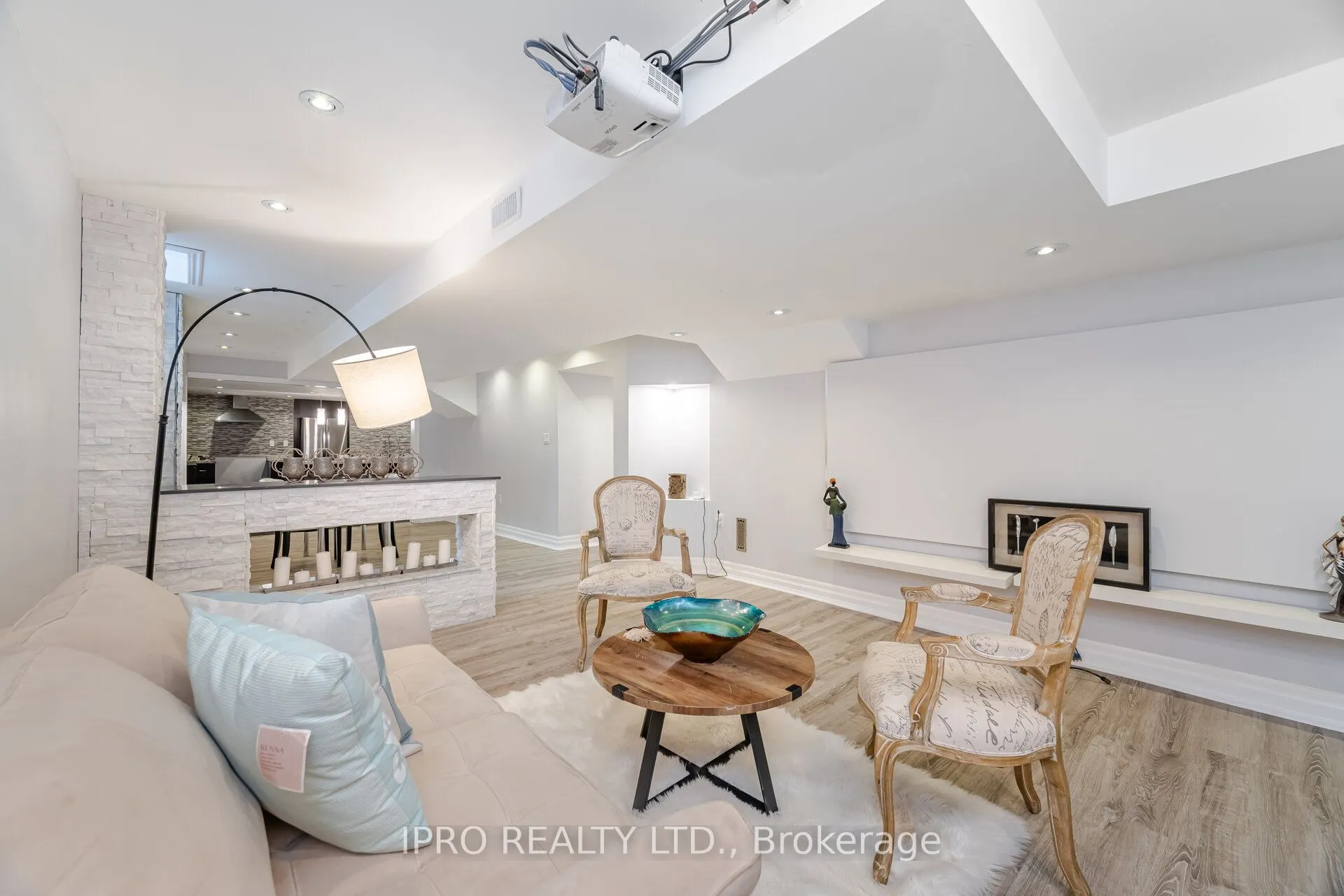 2185 Highcliffe Way