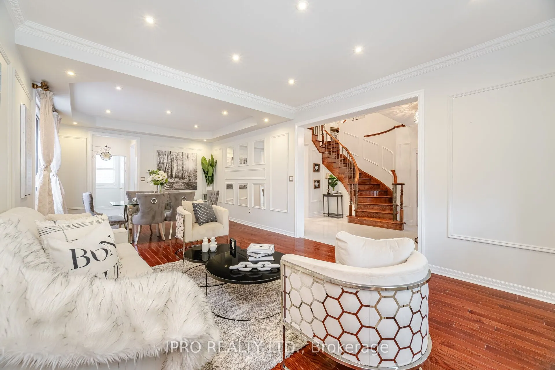 2185 Highcliffe Way