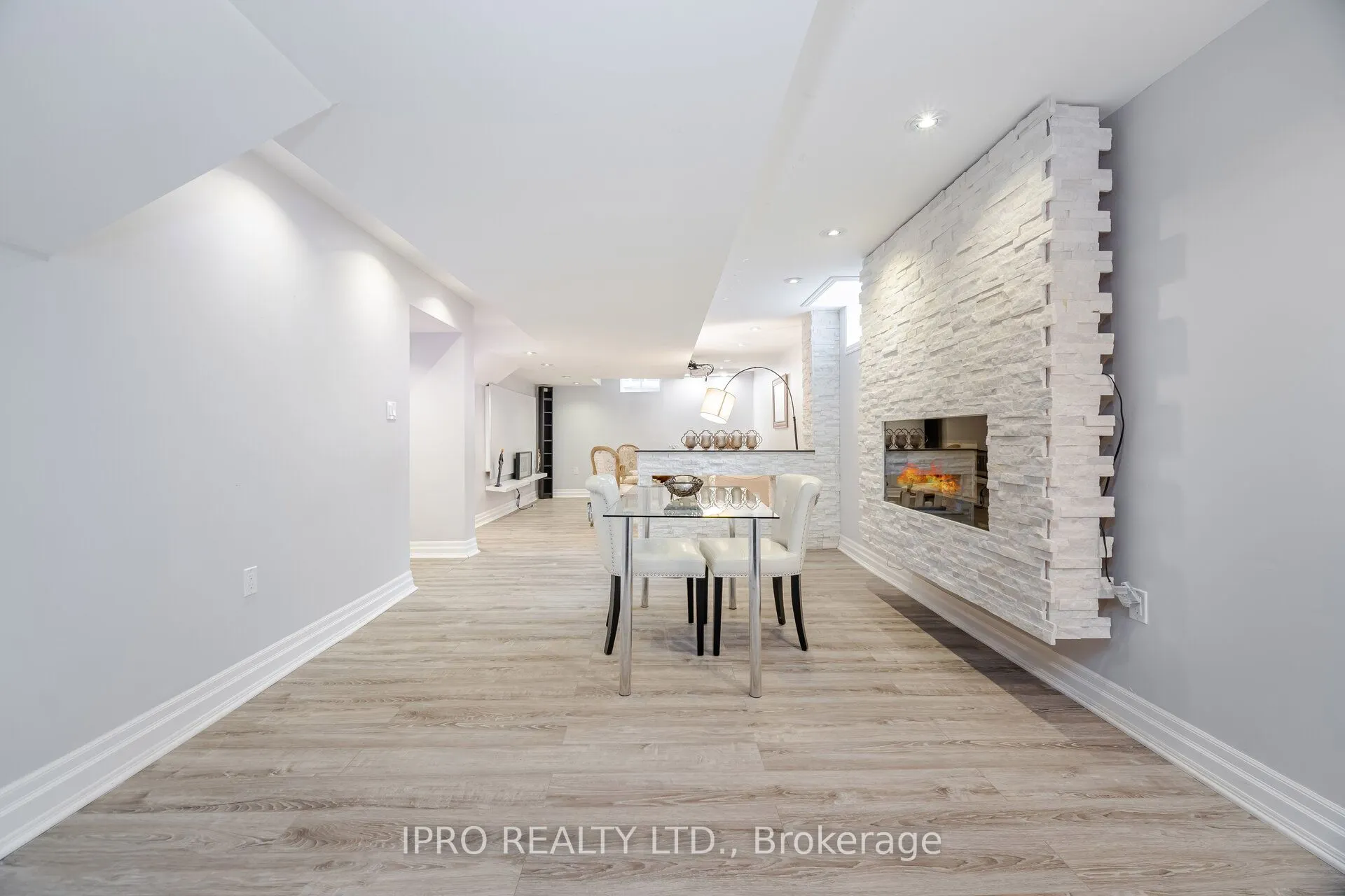 2185 Highcliffe Way