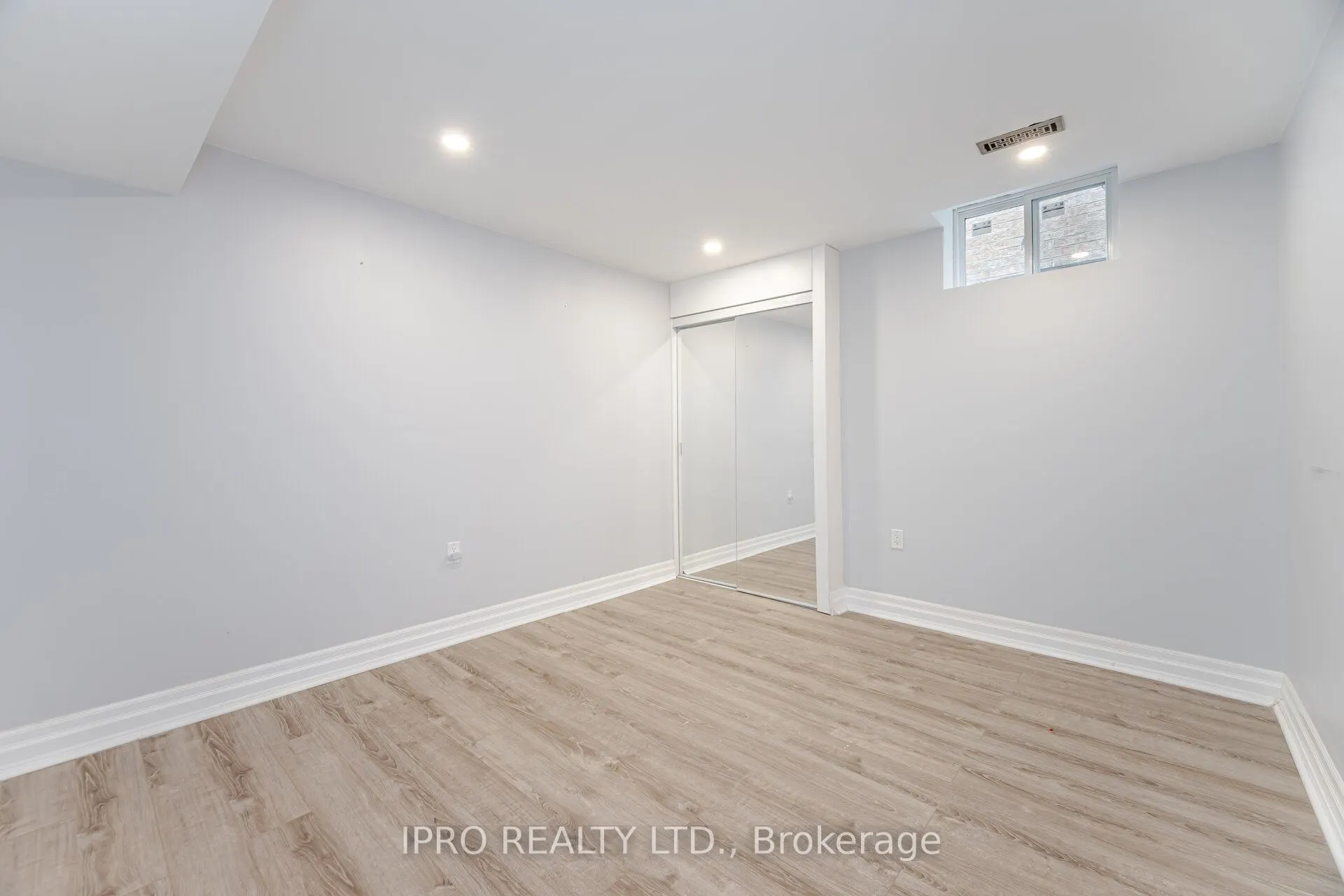 2185 Highcliffe Way