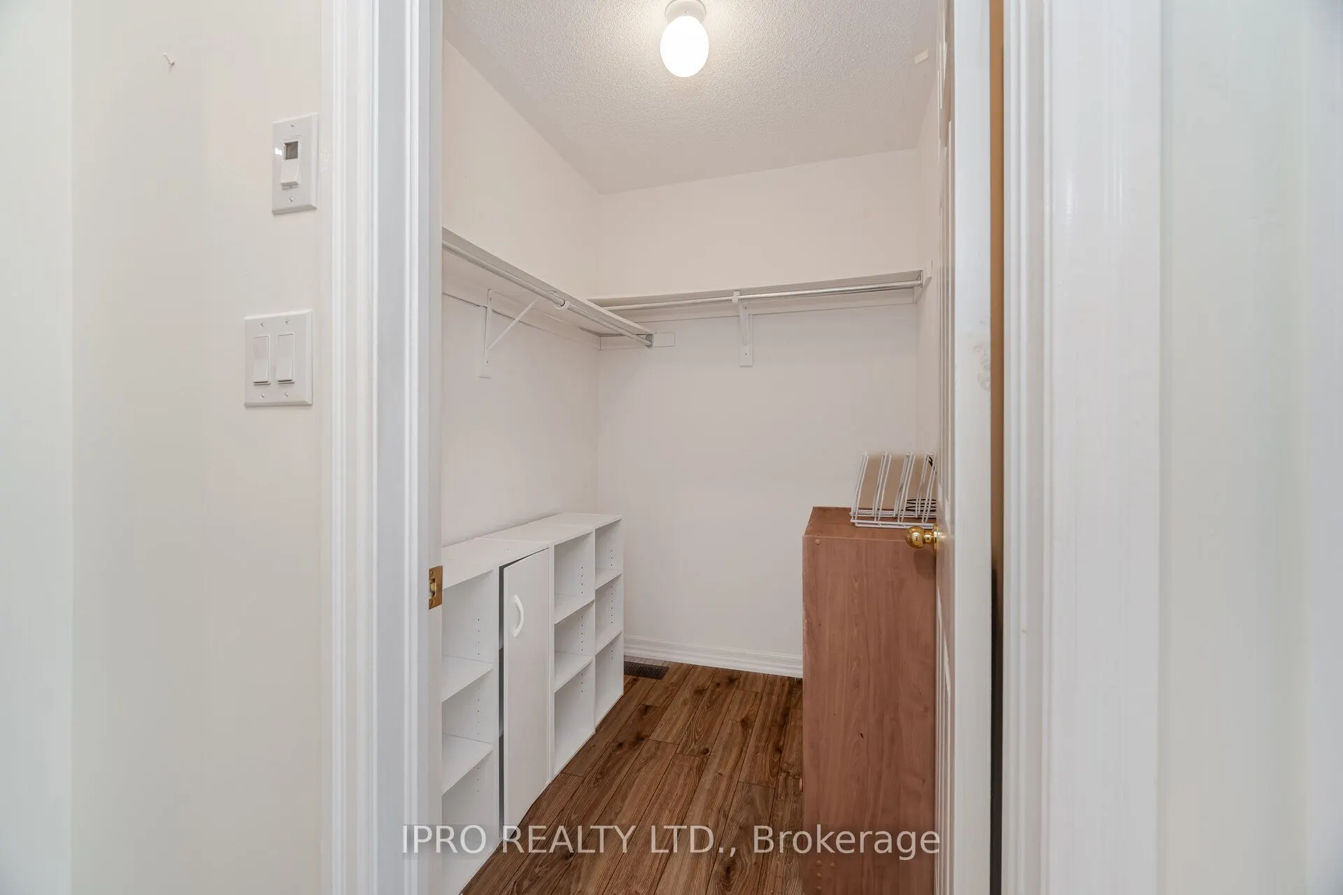 2185 Highcliffe Way