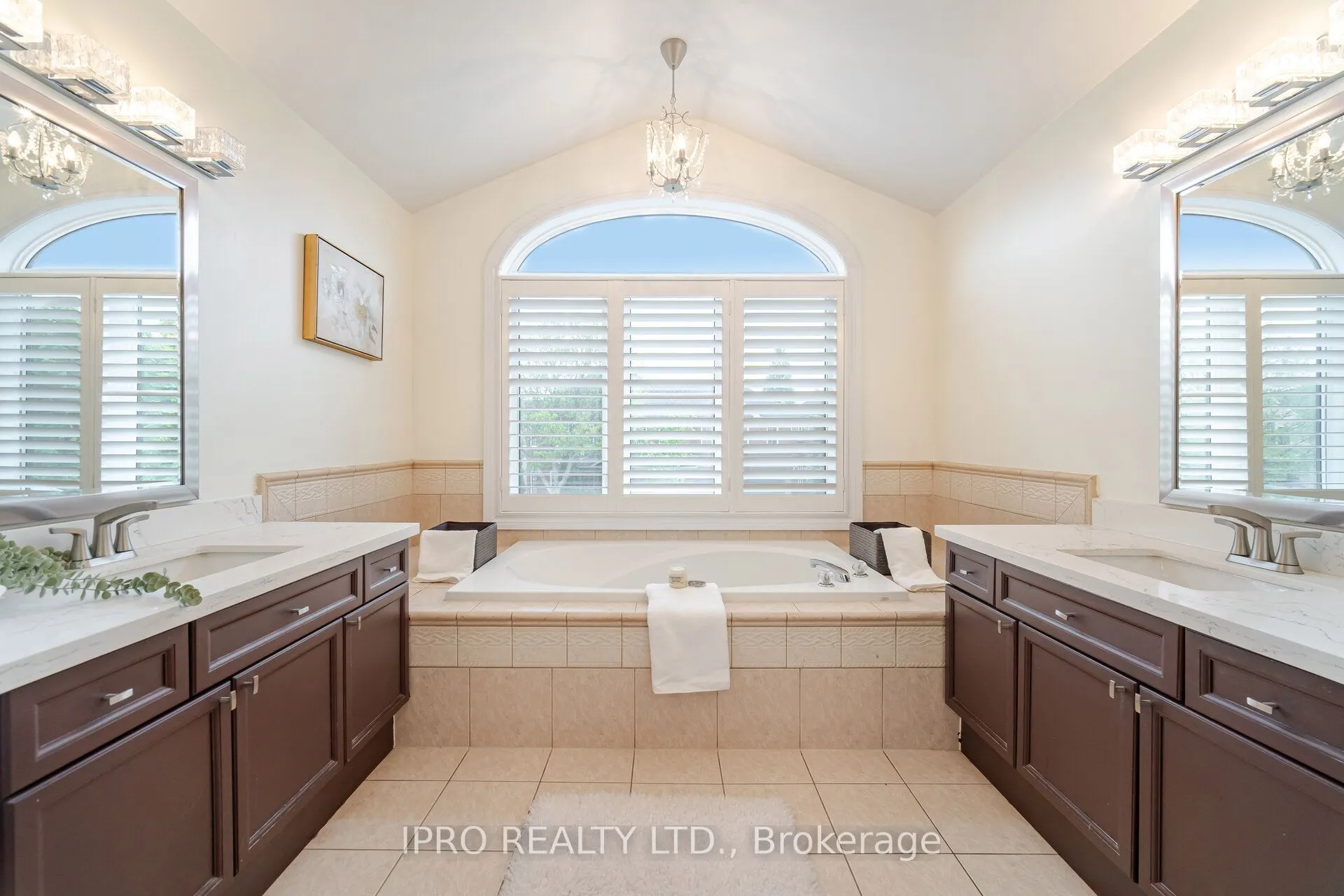 2185 Highcliffe Way
