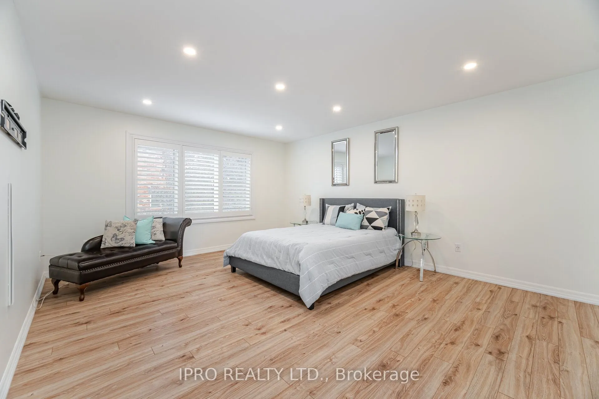 2185 Highcliffe Way