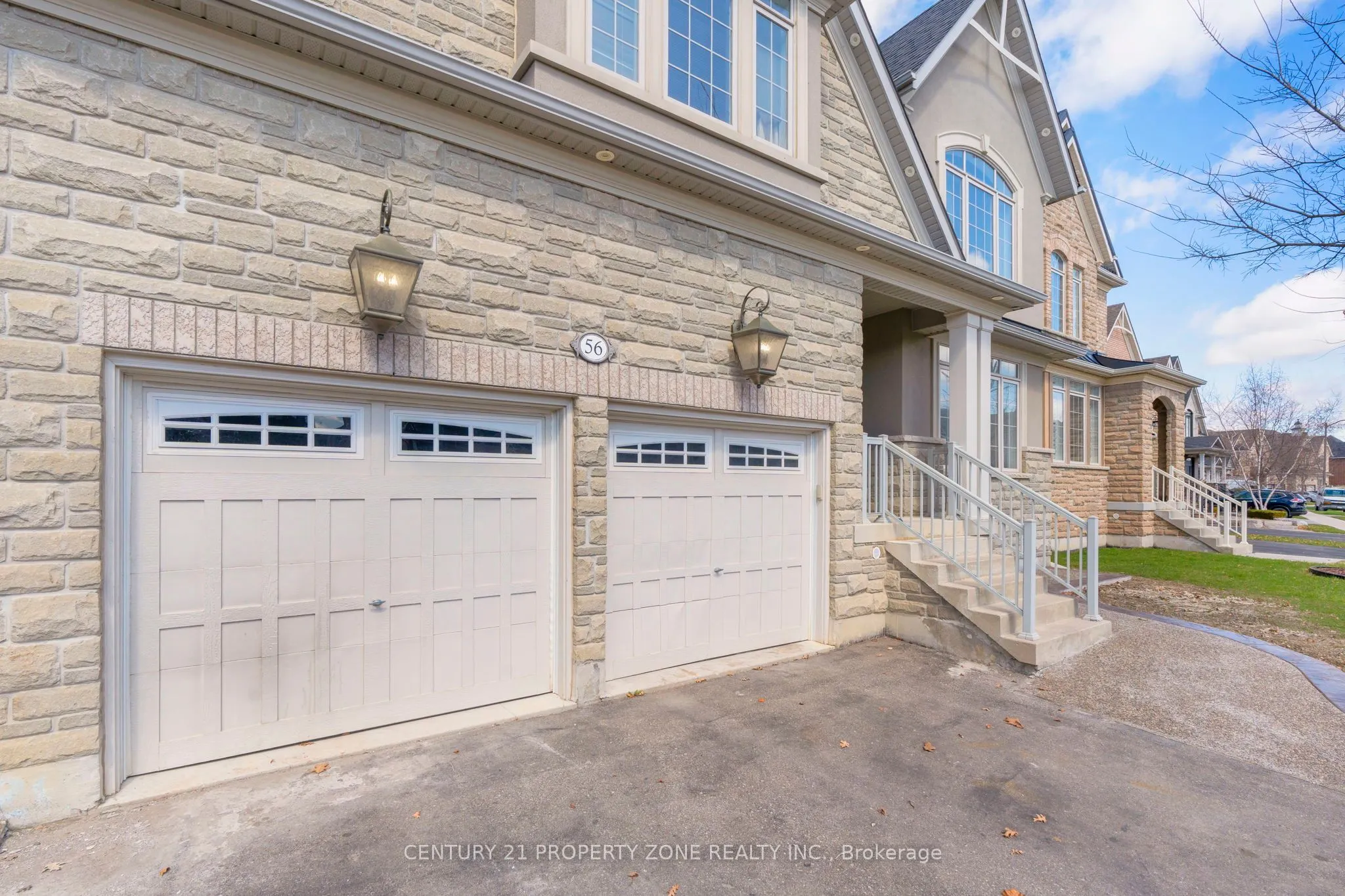 56 Gentle Fox Drive, #Upper