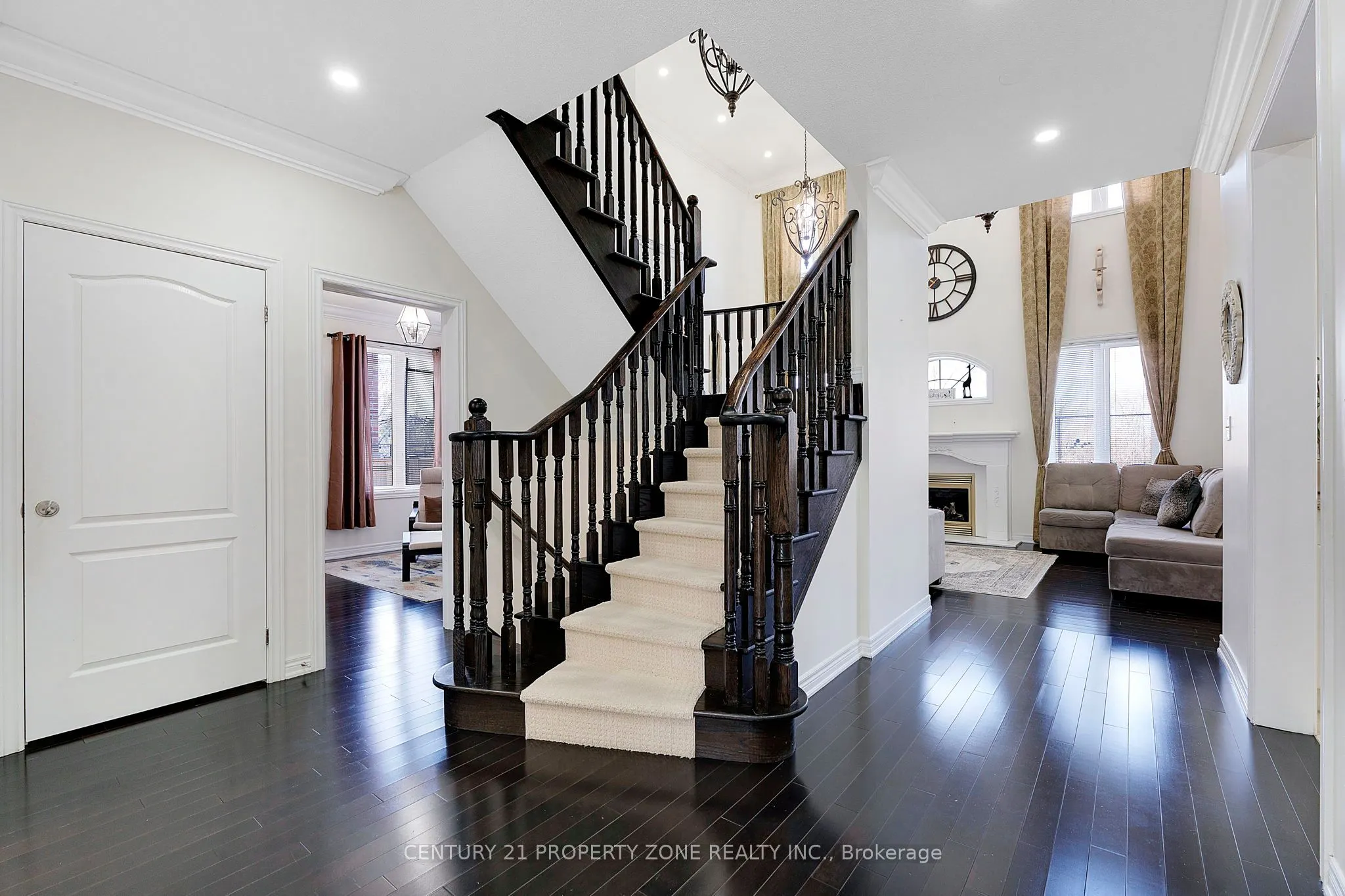 56 Gentle Fox Drive, #Upper