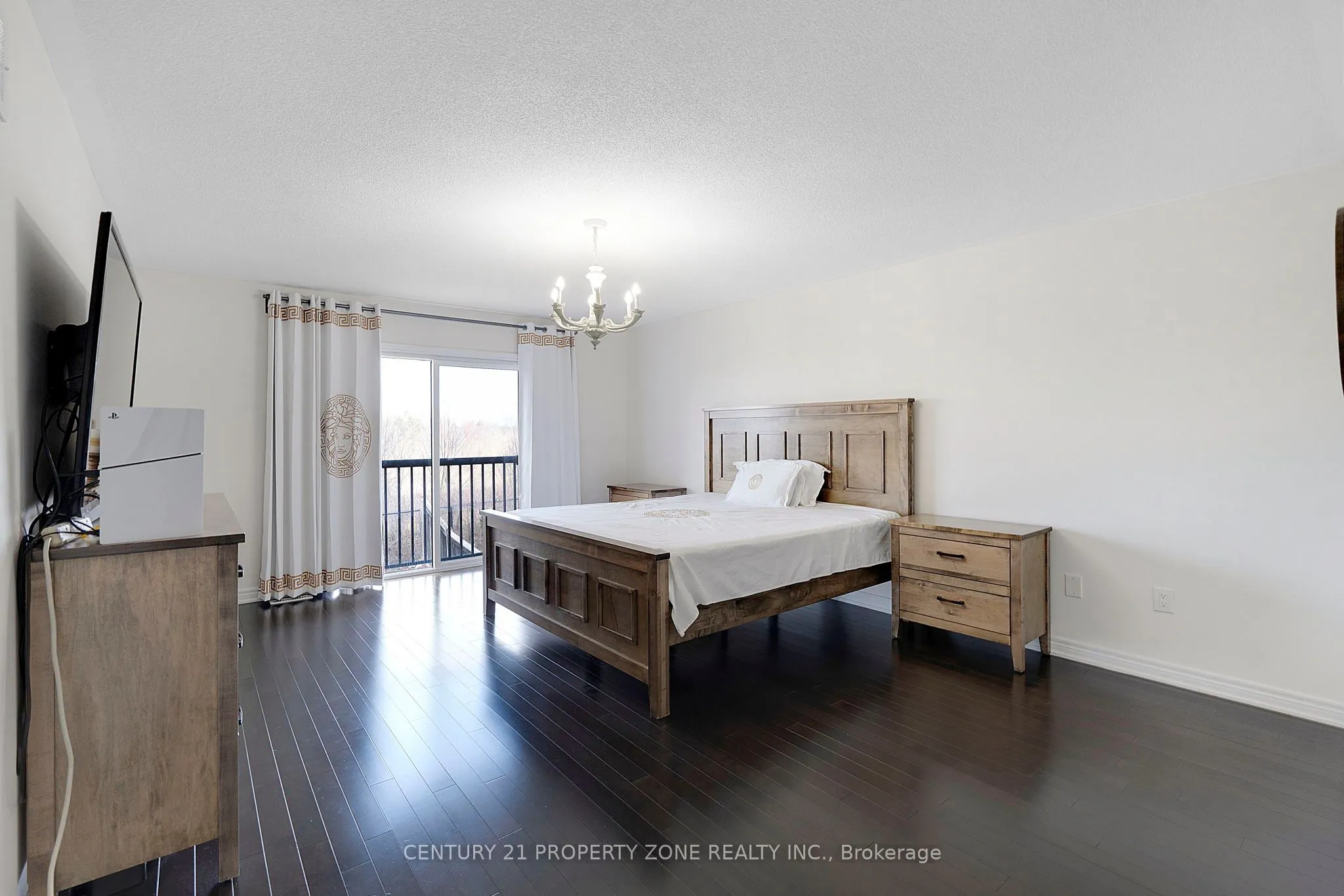 56 Gentle Fox Drive, #Upper