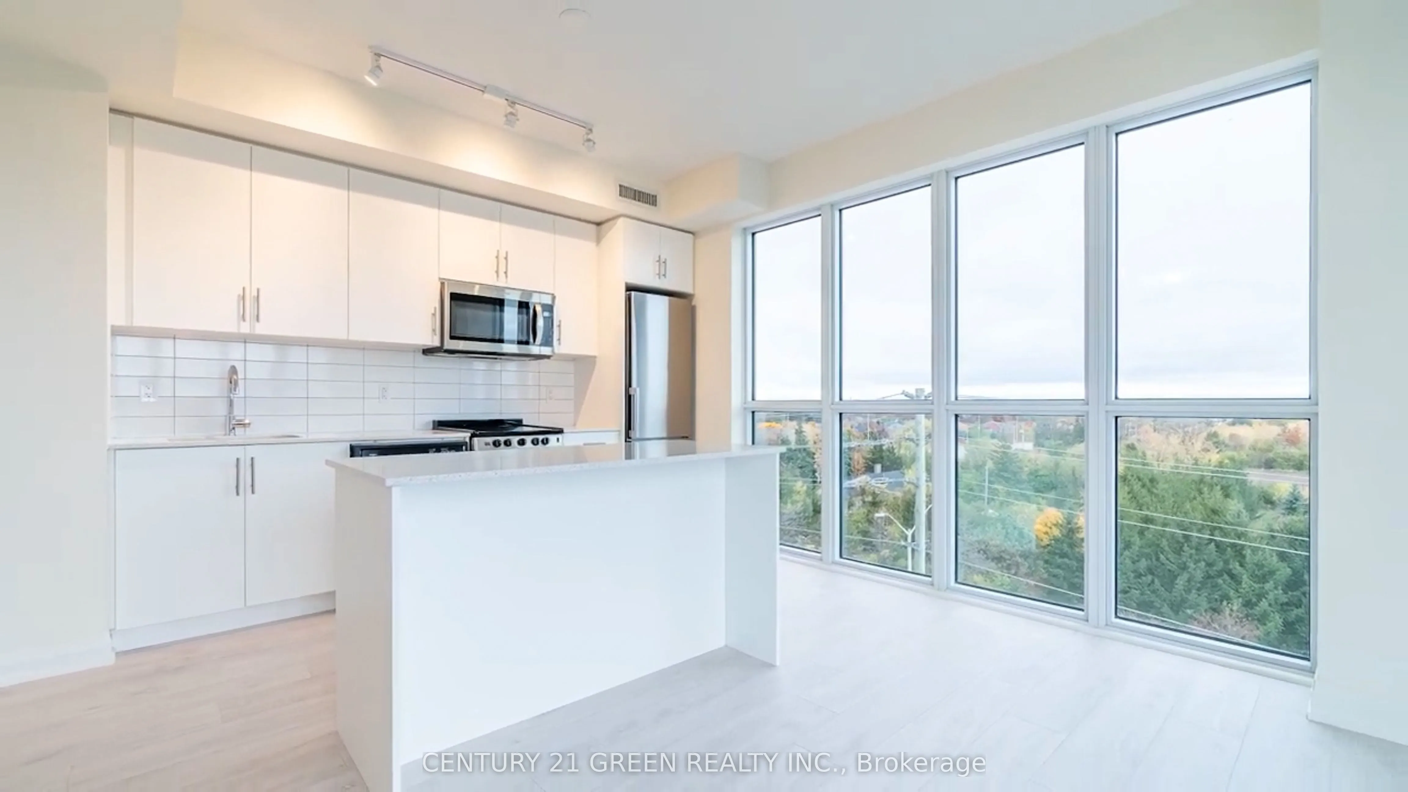 509 Dundas Street W, #506