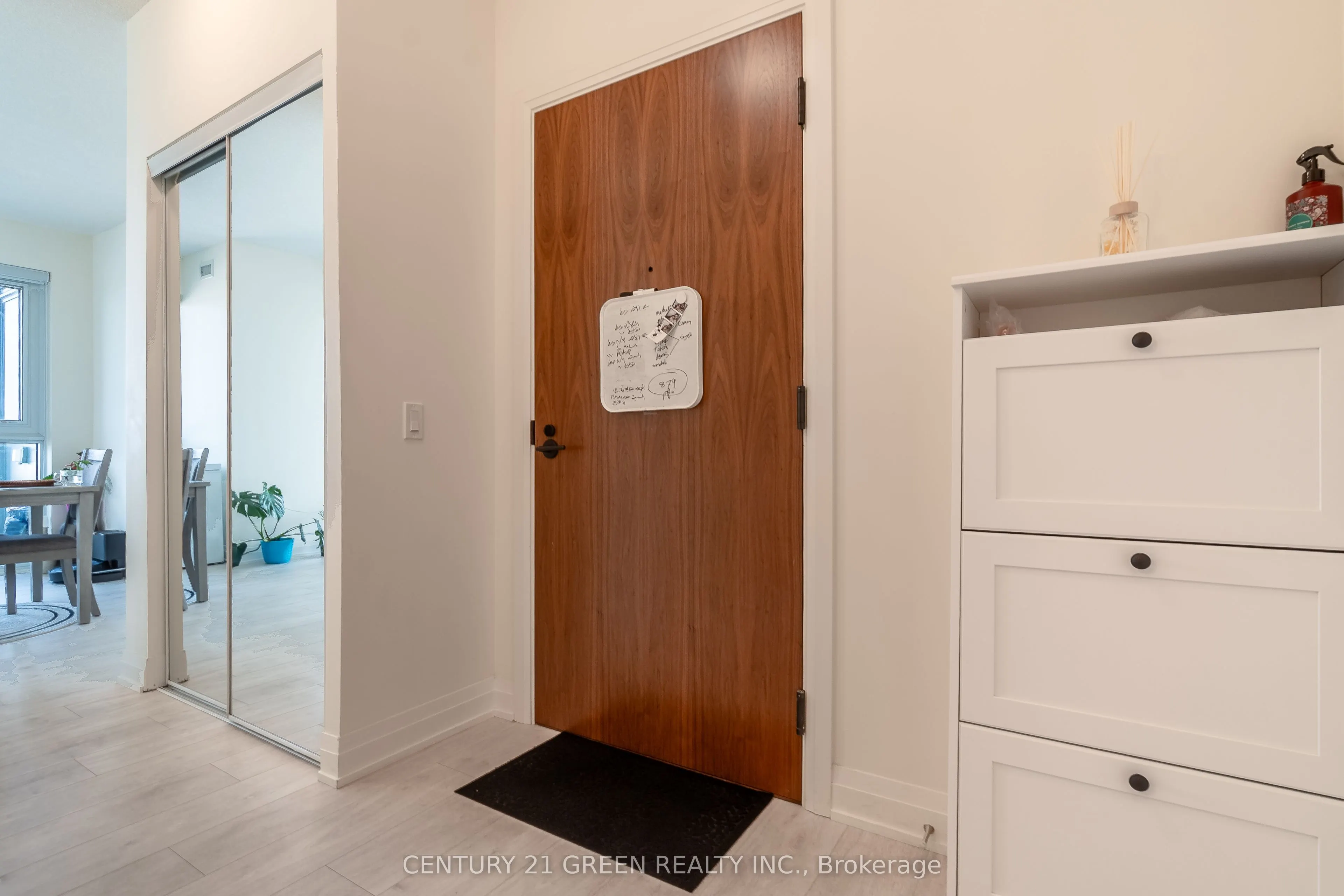 509 Dundas Street W, #506