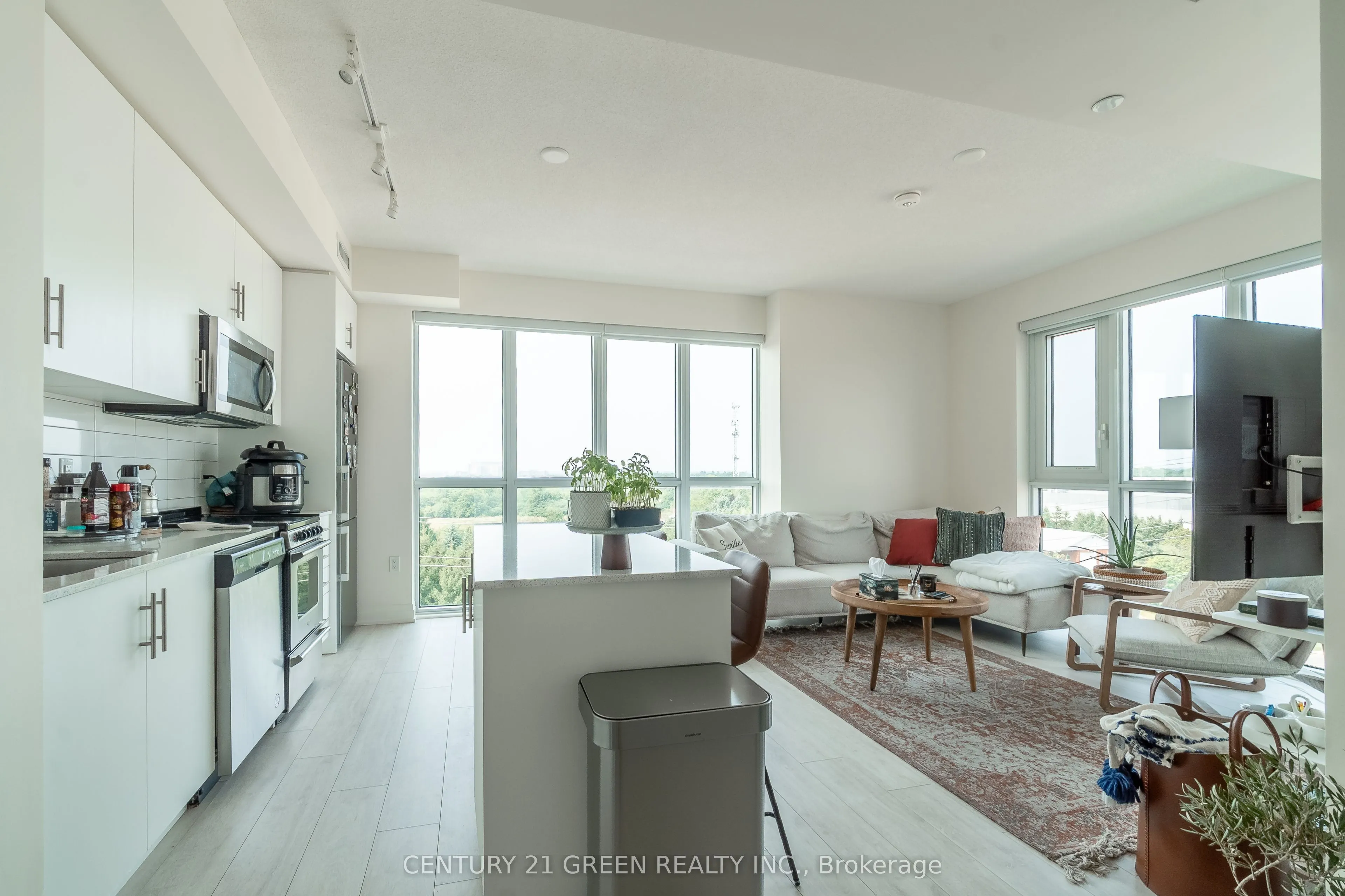 509 Dundas Street W, #506