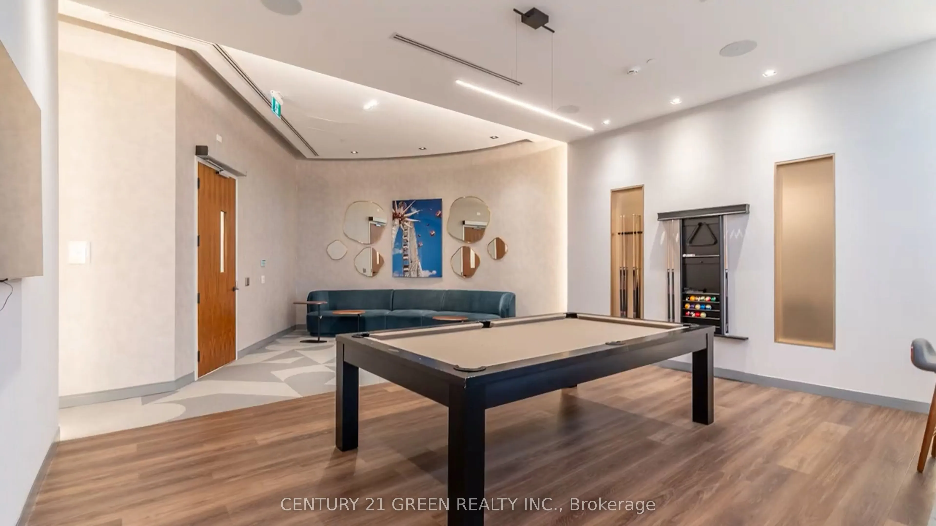 509 Dundas Street W, #506