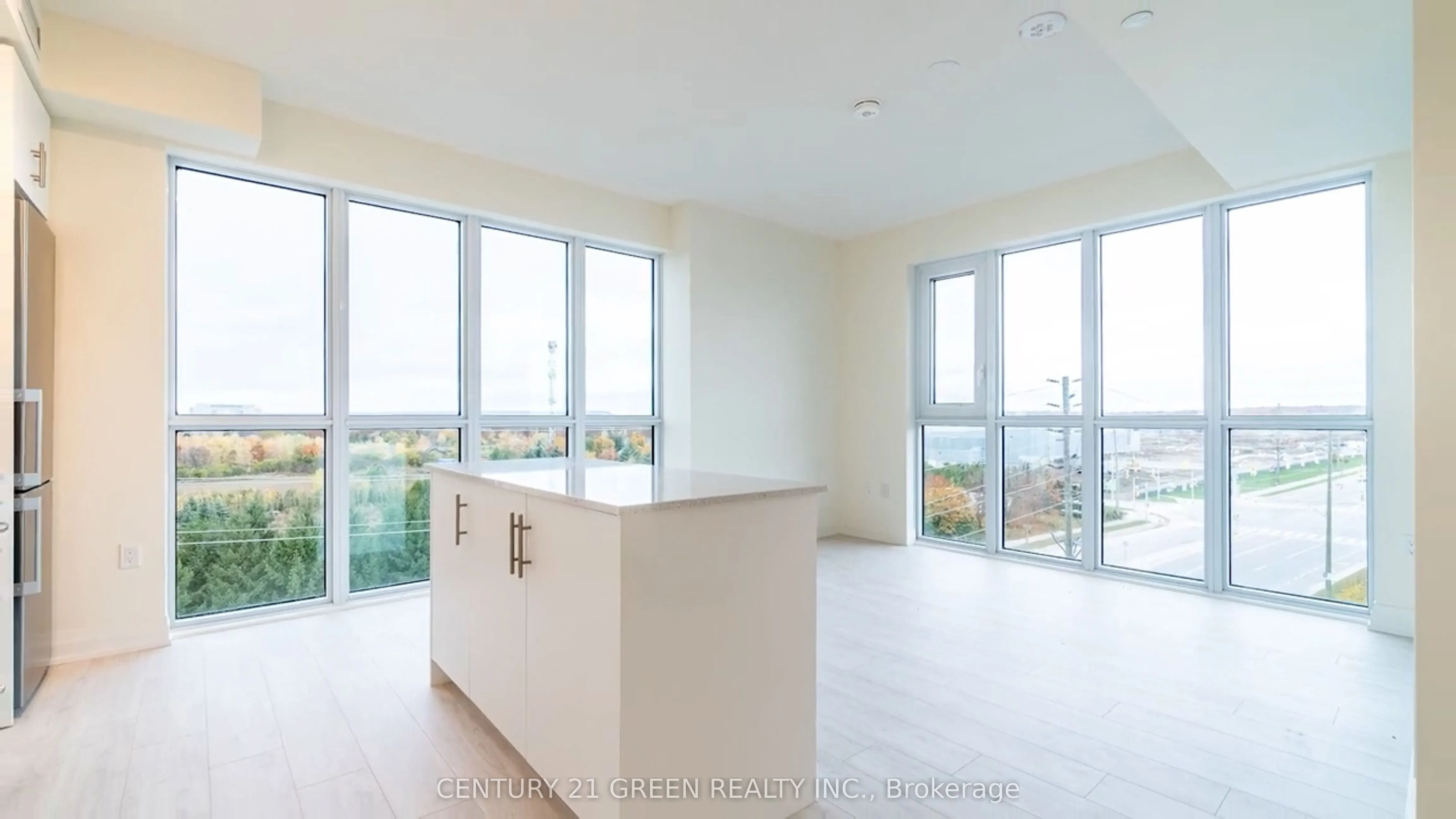509 Dundas Street W, #506