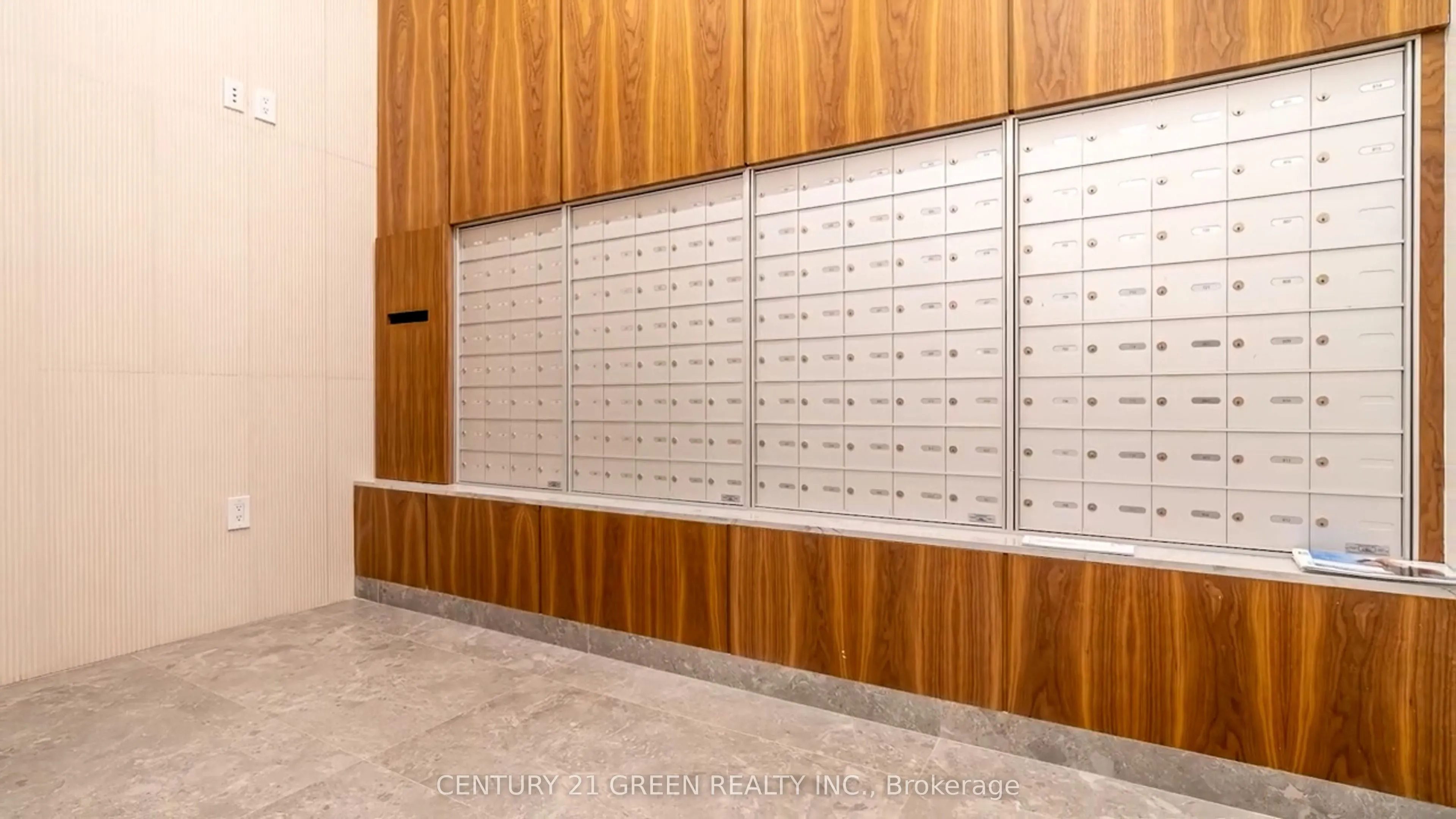 509 Dundas Street W, #506