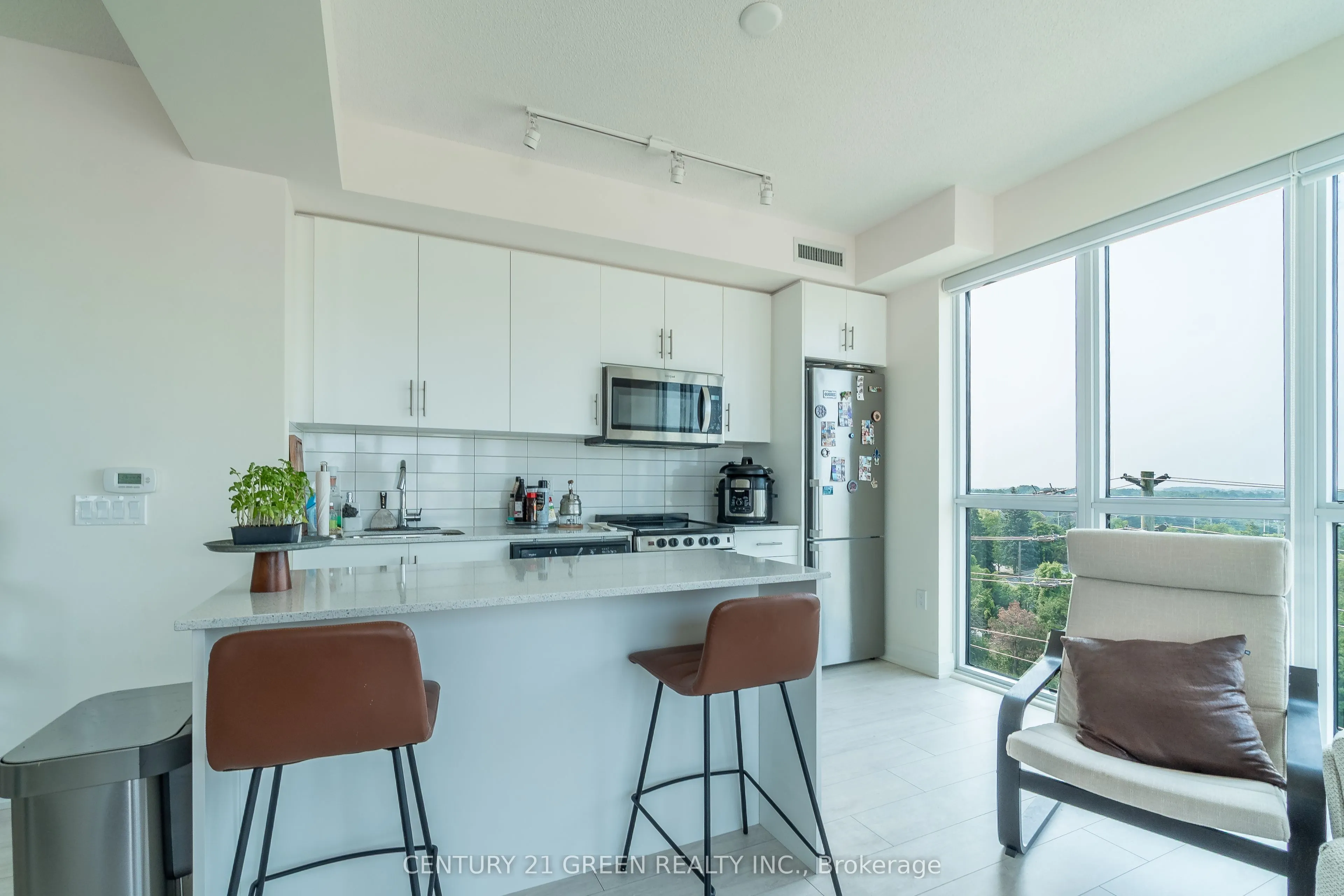 509 Dundas Street W, #506