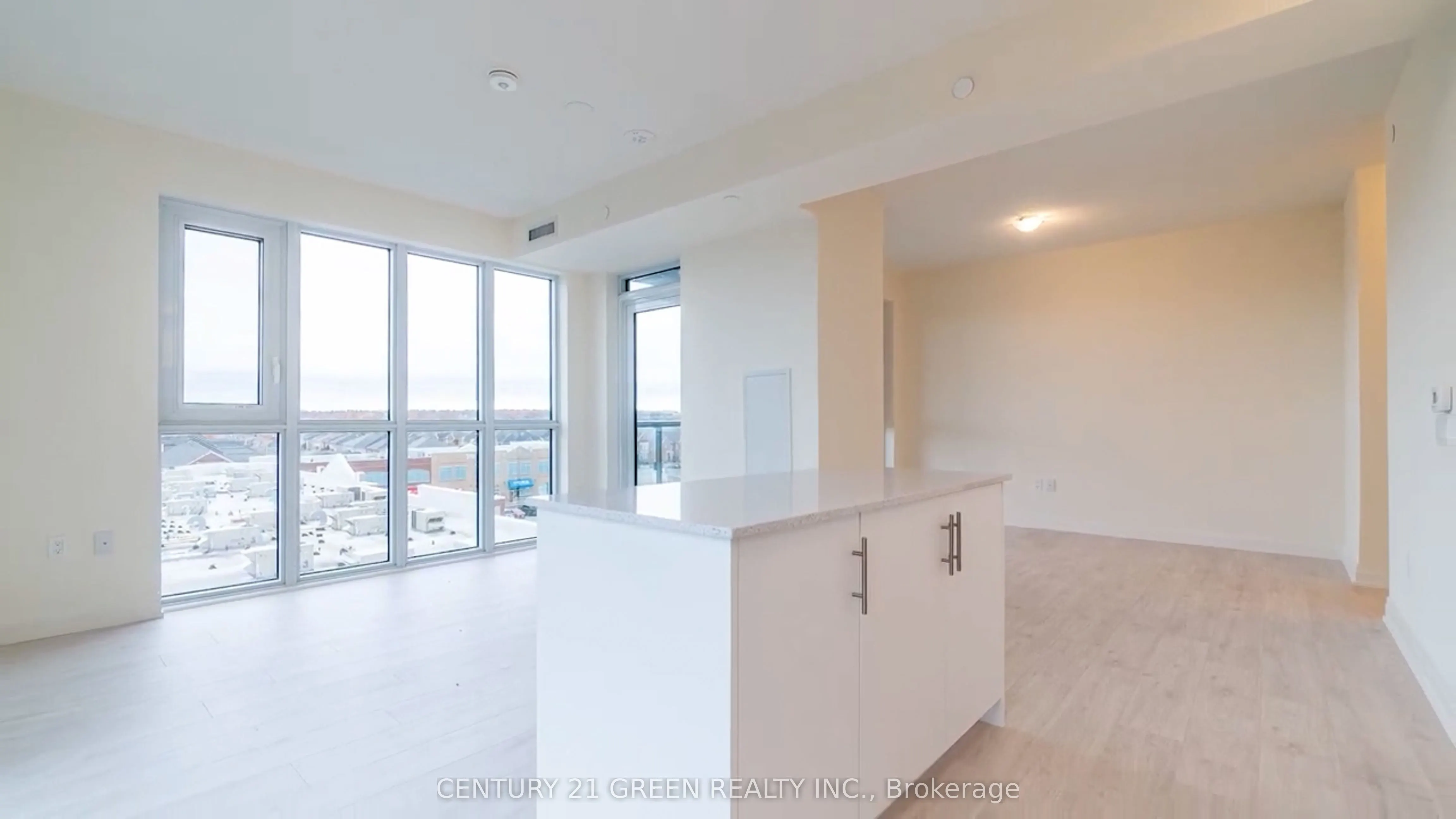 509 Dundas Street W, #506