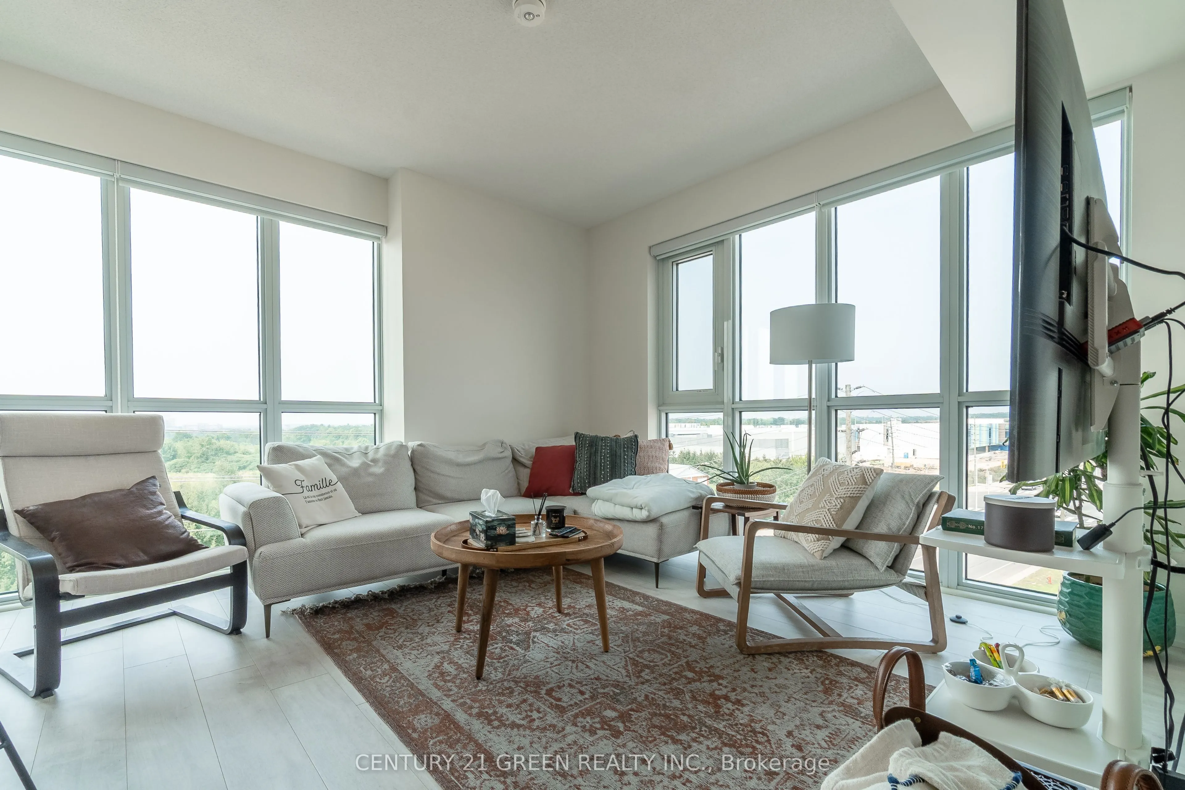 509 Dundas Street W, #506