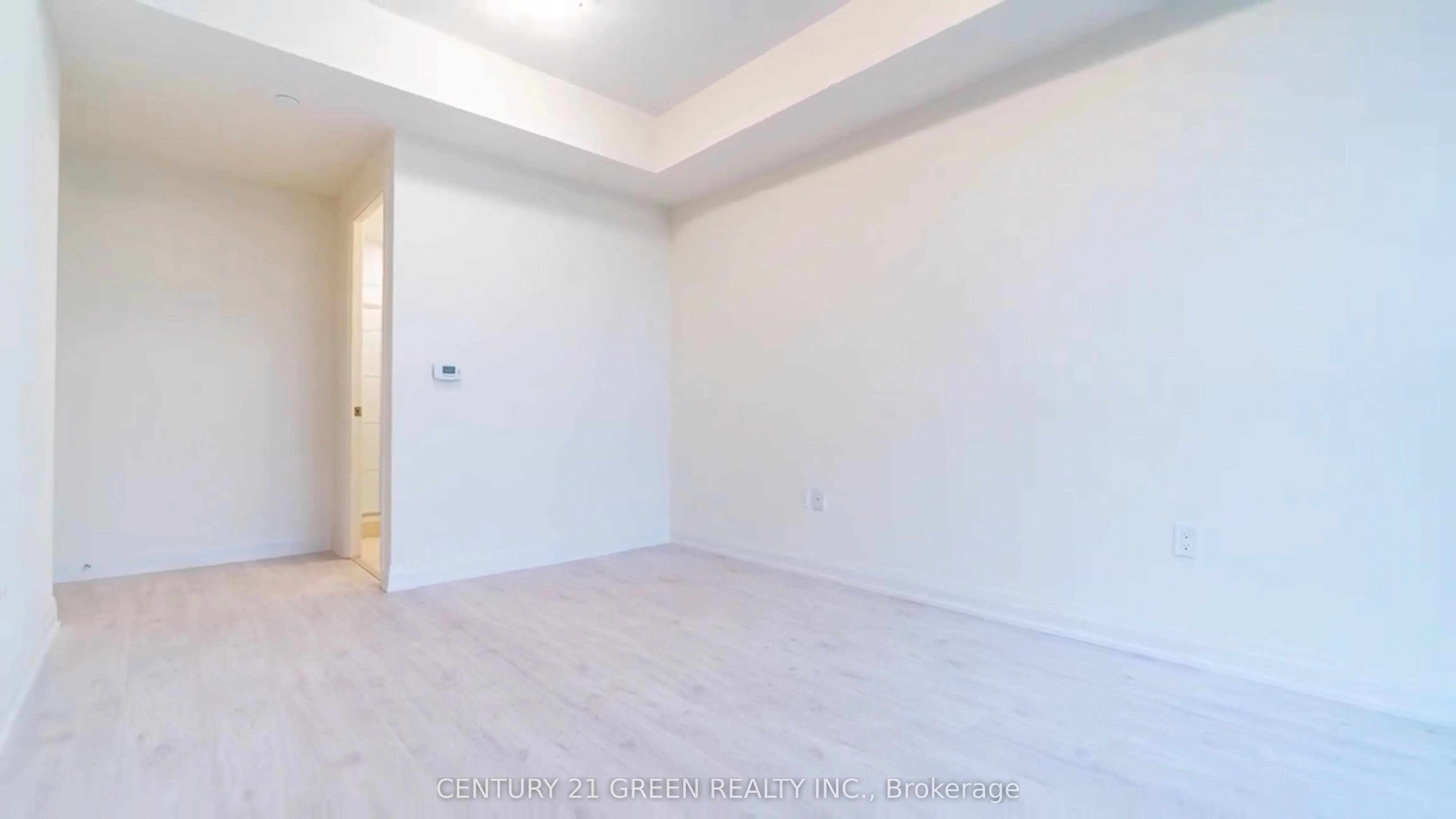 509 Dundas Street W, #506