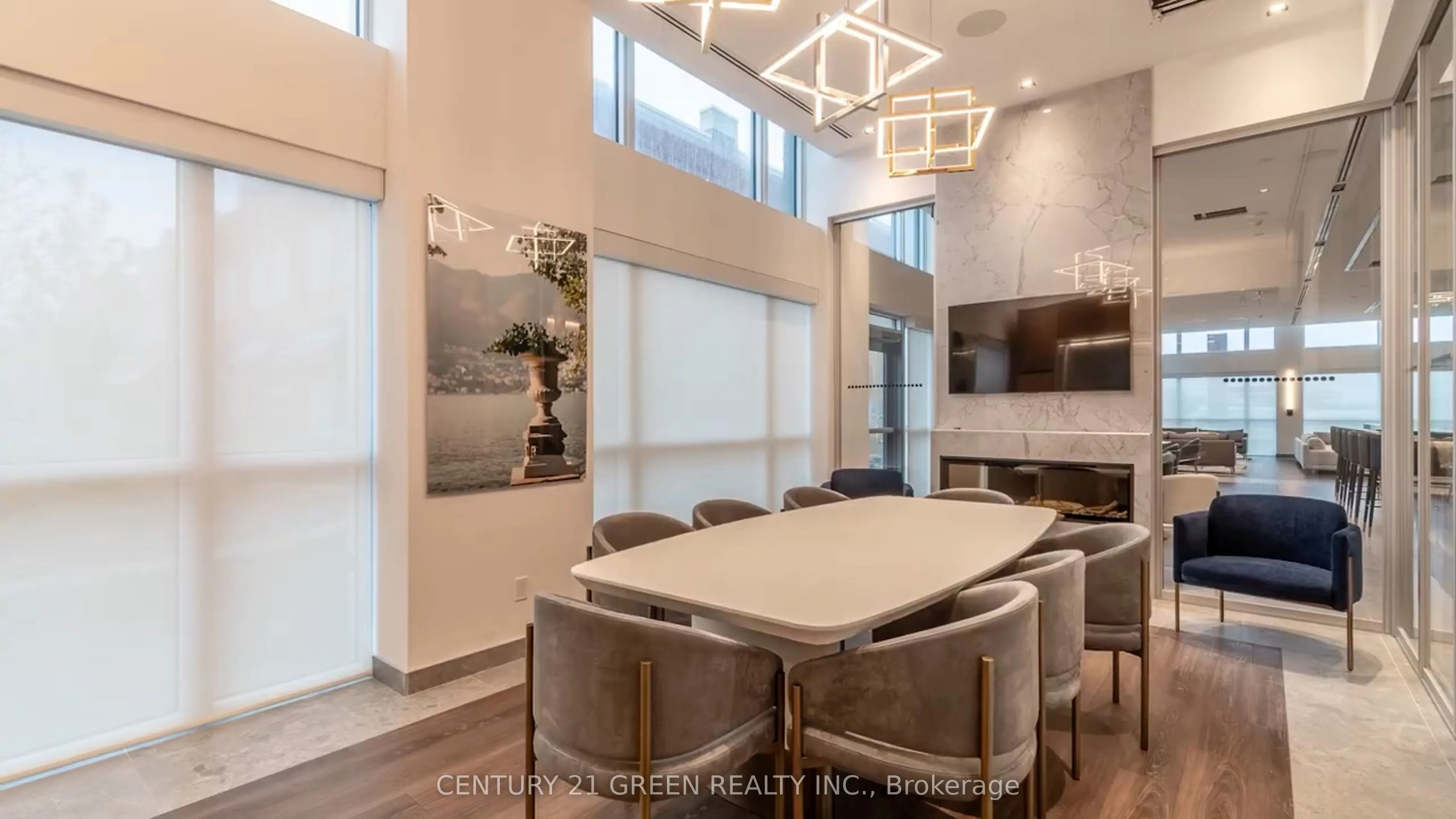 509 Dundas Street W, #506