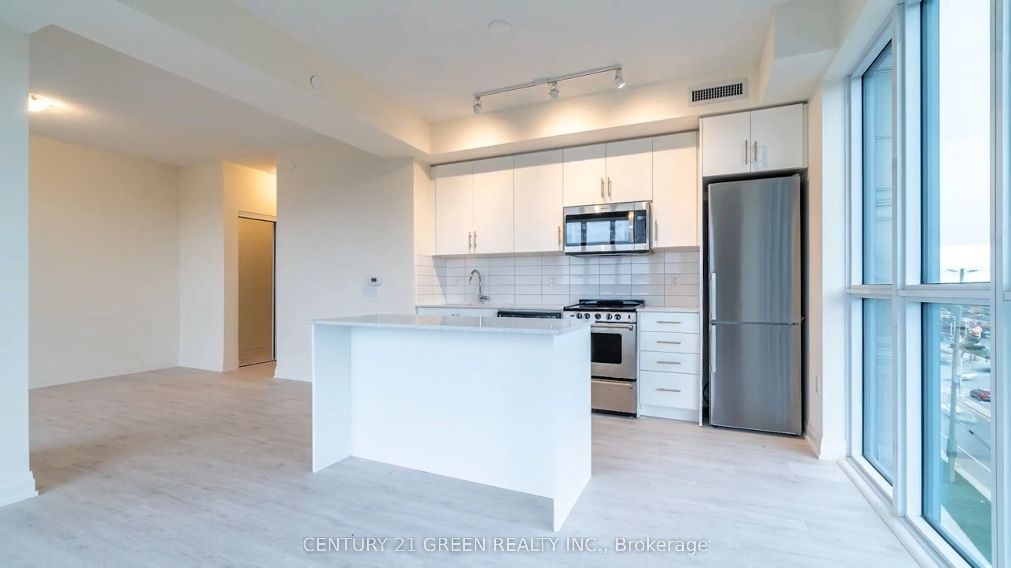 509 Dundas Street W, #506