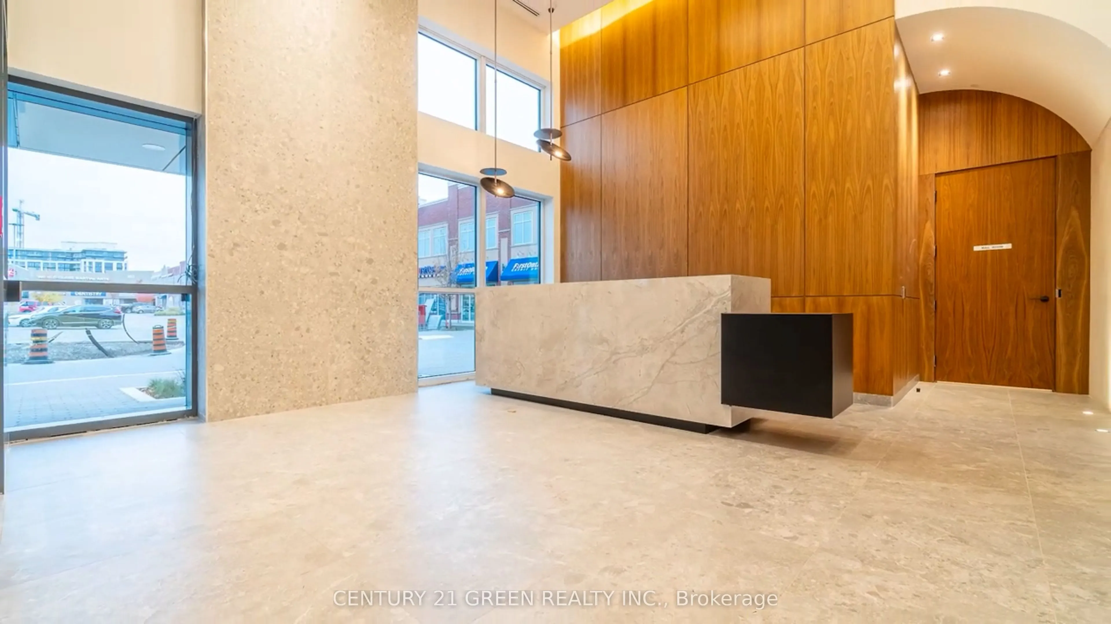 509 Dundas Street W, #506
