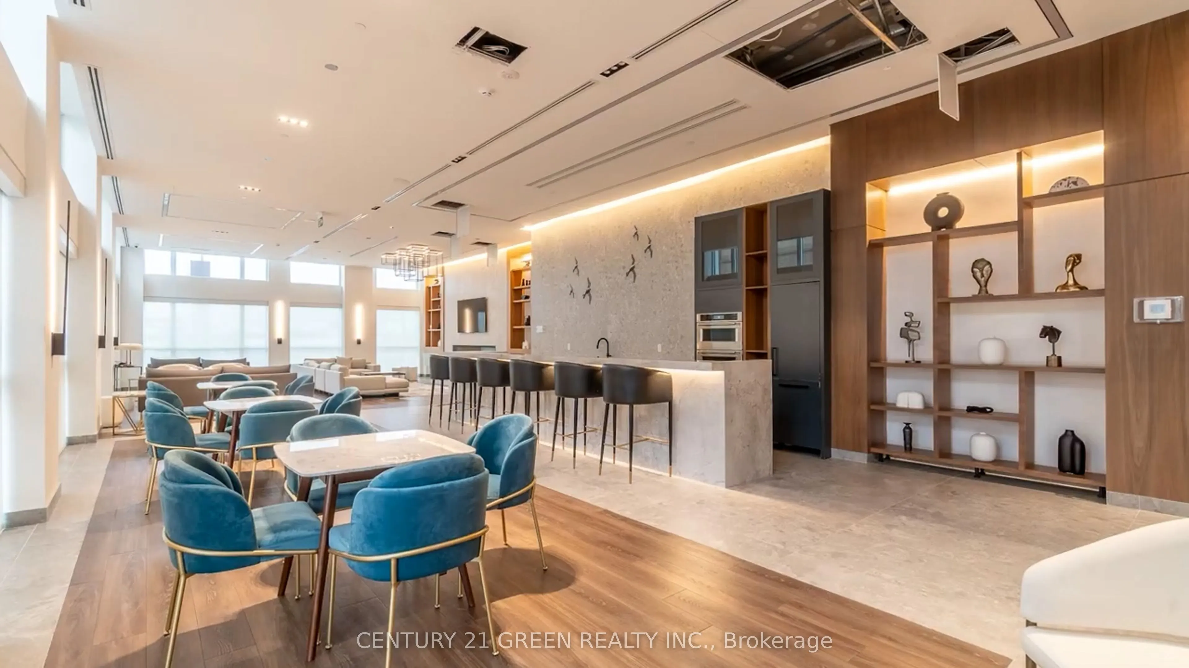 509 Dundas Street W, #506