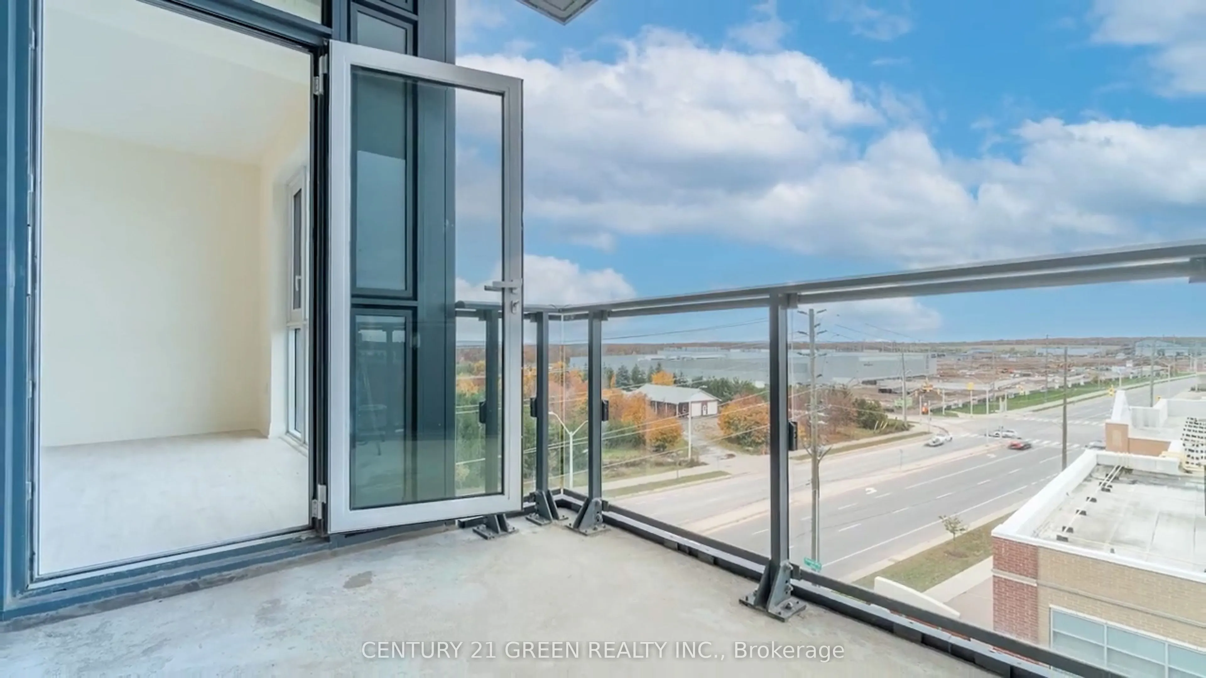 509 Dundas Street W, #506