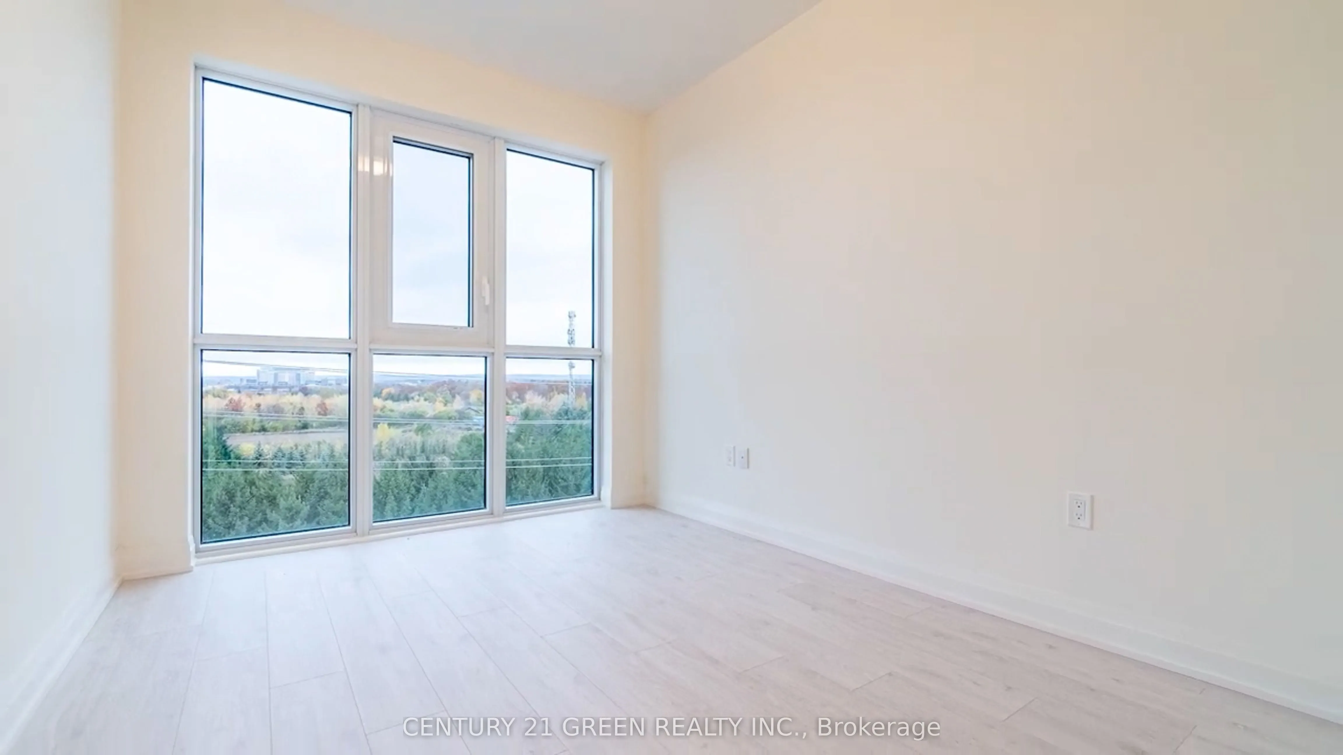 509 Dundas Street W, #506