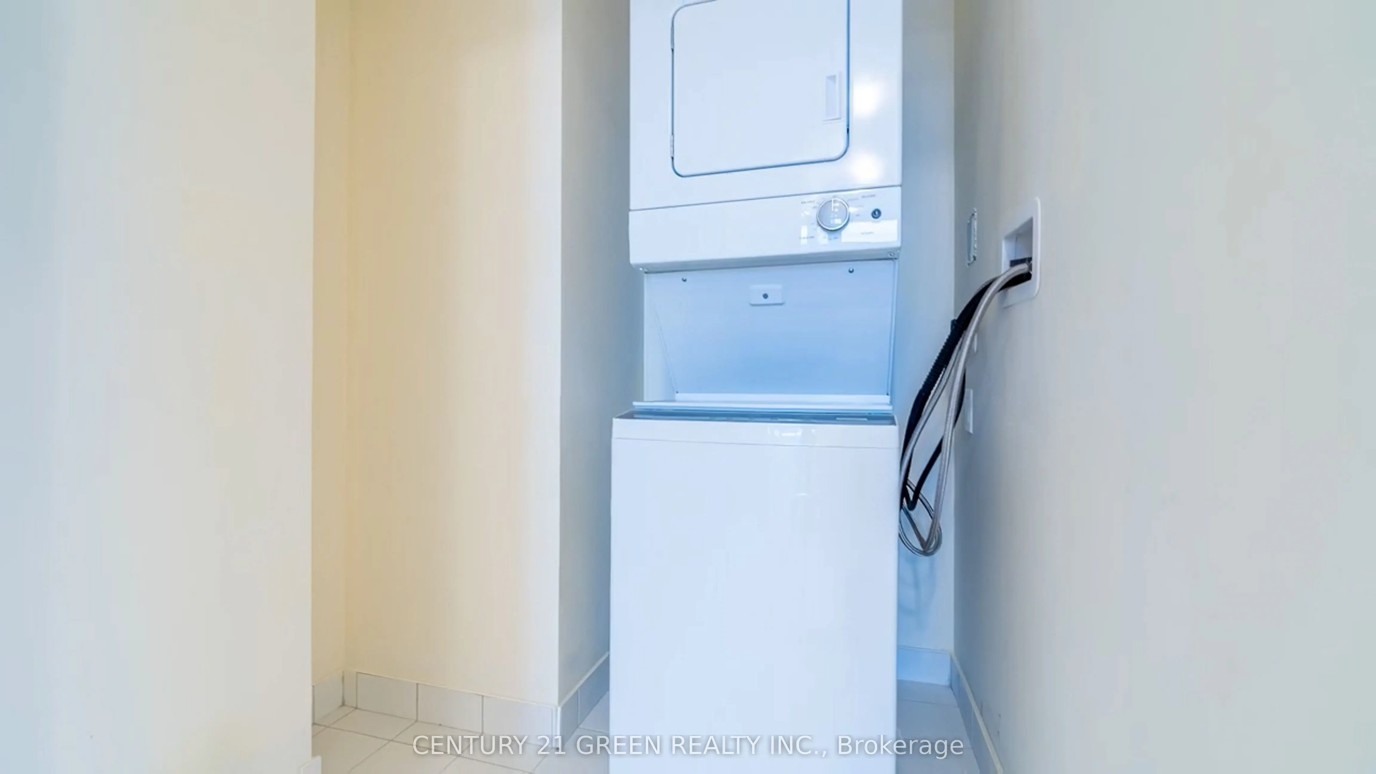 509 Dundas Street W, #506