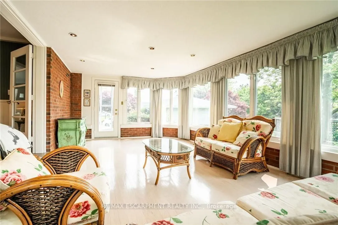 426 North Shore Boulevard W