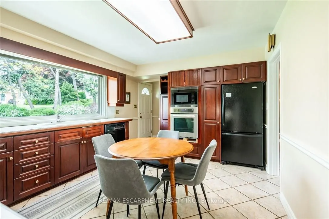 426 North Shore Boulevard W