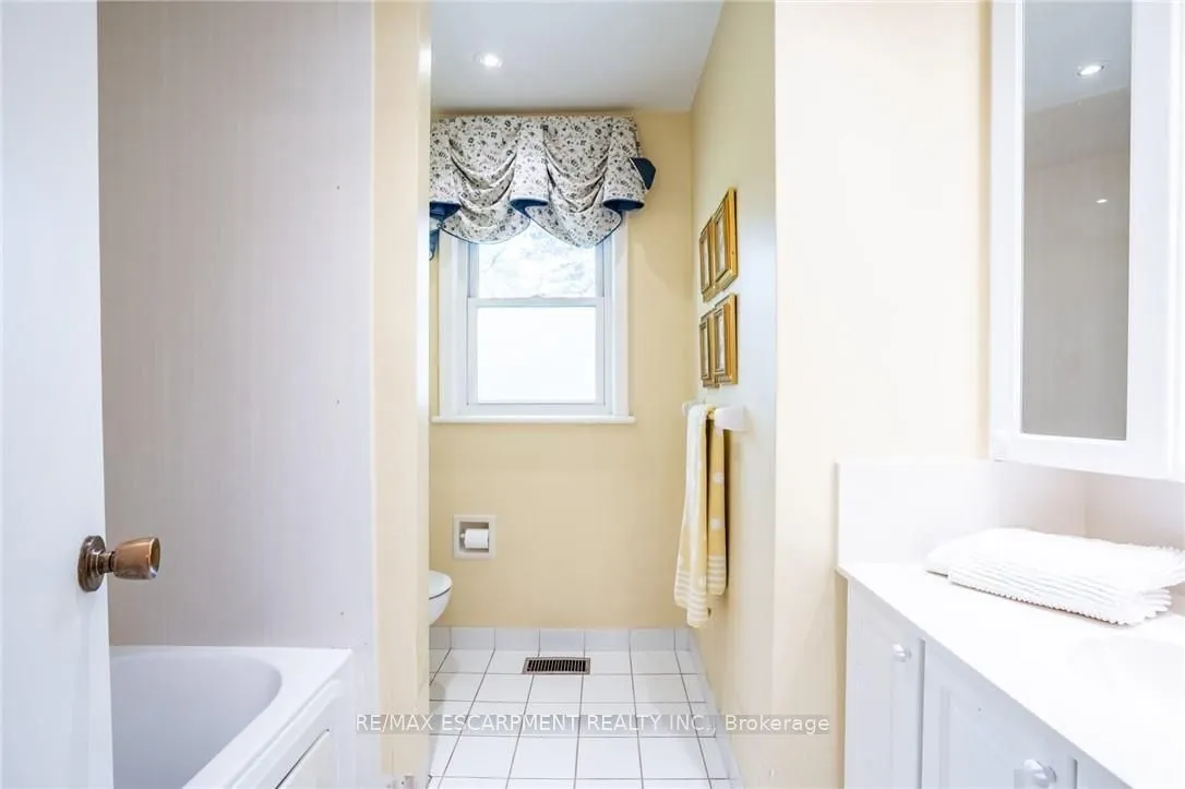 426 North Shore Boulevard W