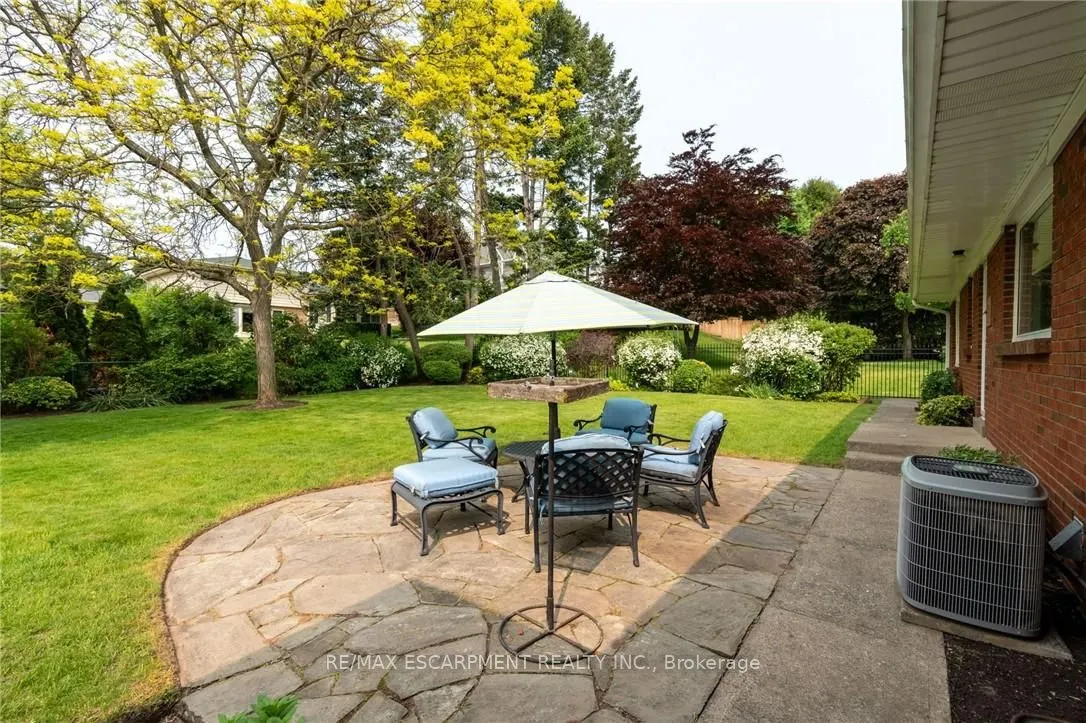 426 North Shore Boulevard W