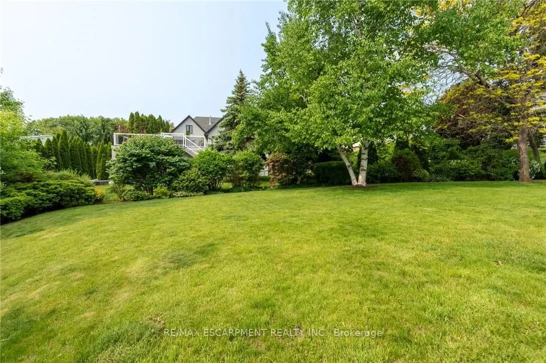 426 North Shore Boulevard W