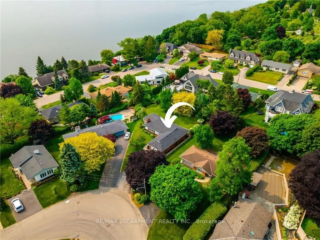 426 North Shore Boulevard W