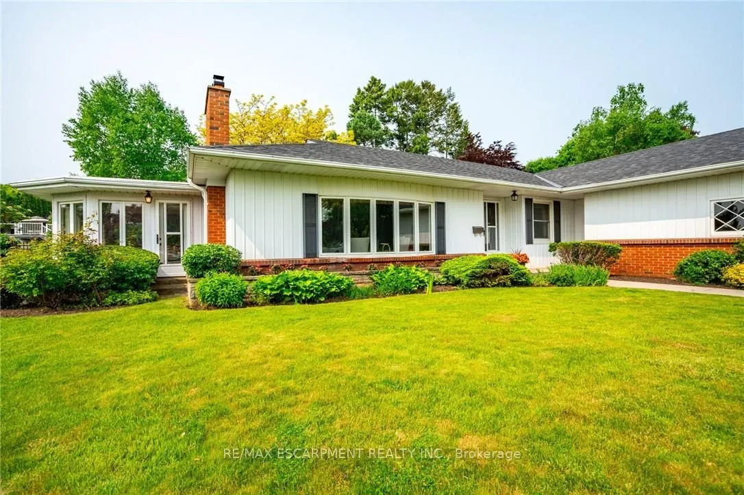 426 North Shore Boulevard W
