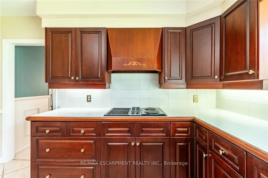 426 North Shore Boulevard W