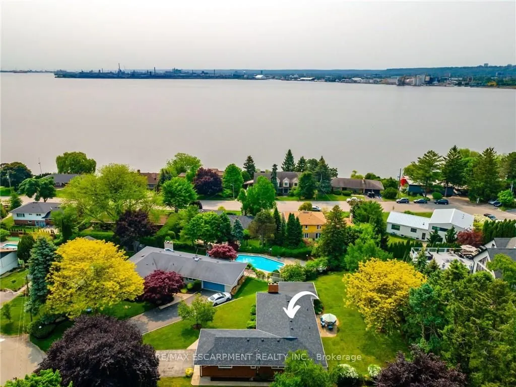 426 North Shore Boulevard W