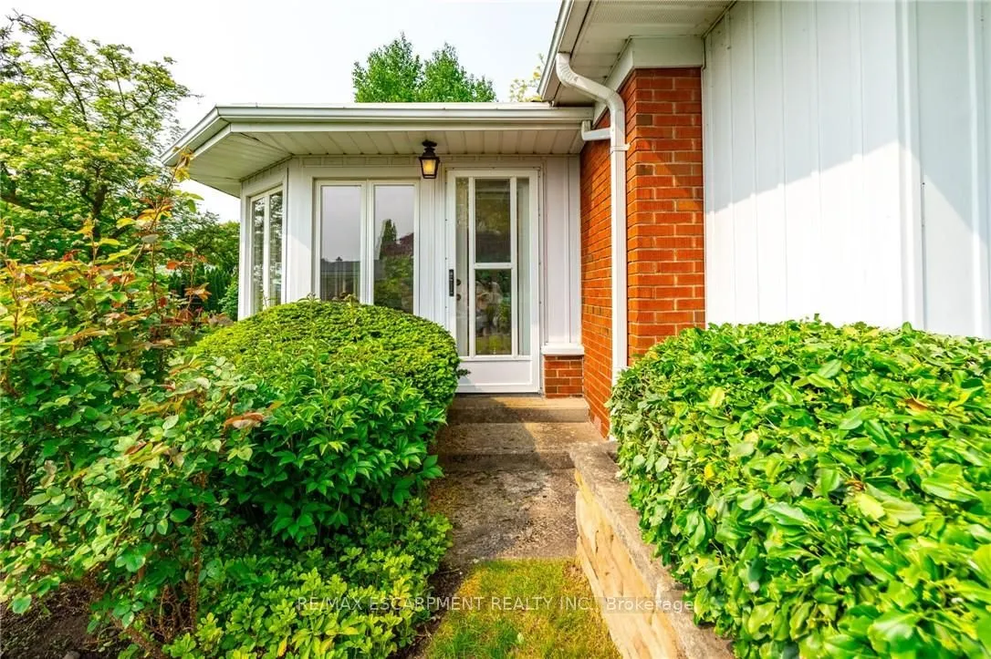 426 North Shore Boulevard W