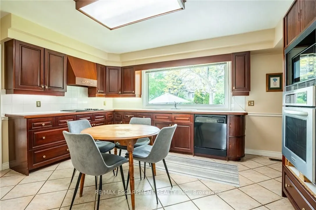 426 North Shore Boulevard W