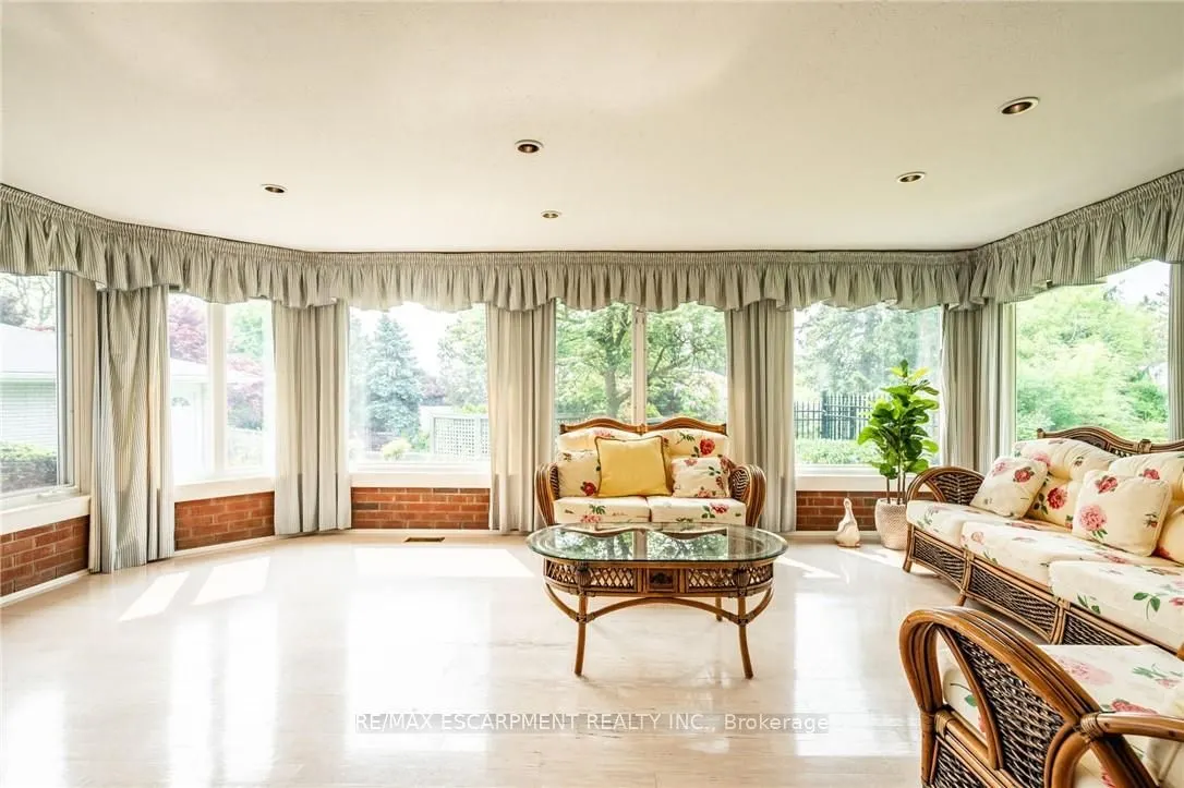 426 North Shore Boulevard W