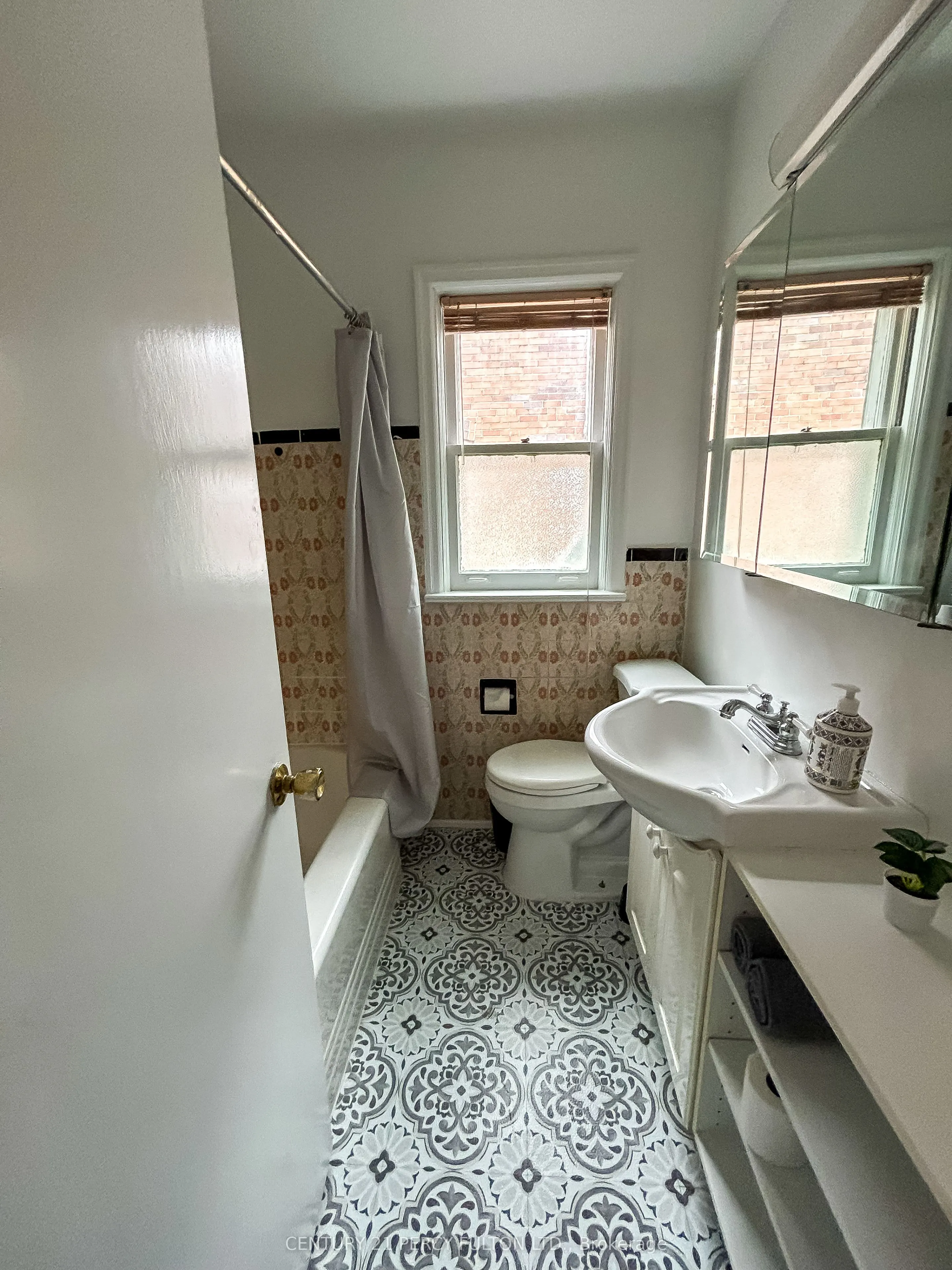 115 South Kings Way, #Main