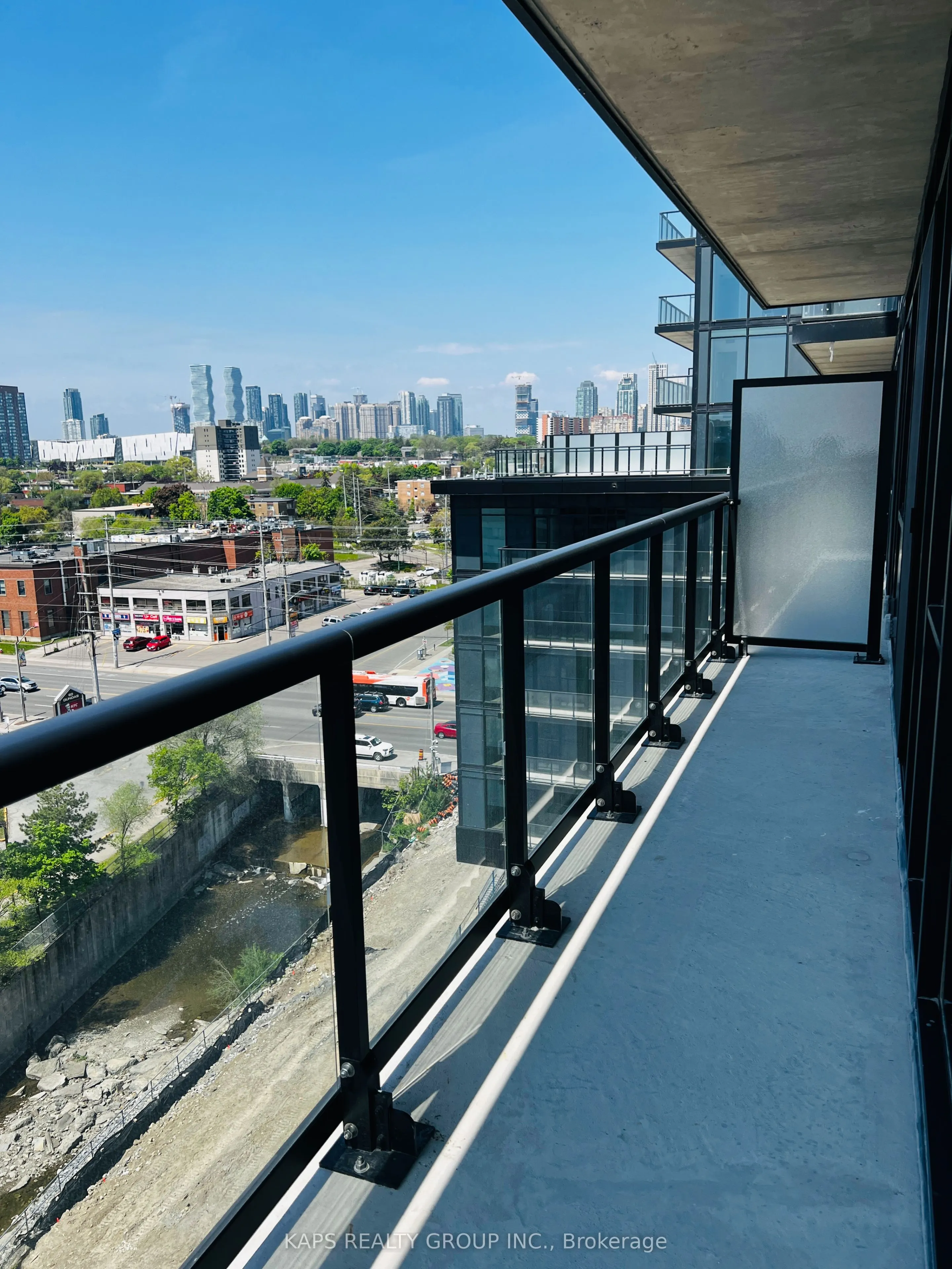 86 Dundas Street E, #816