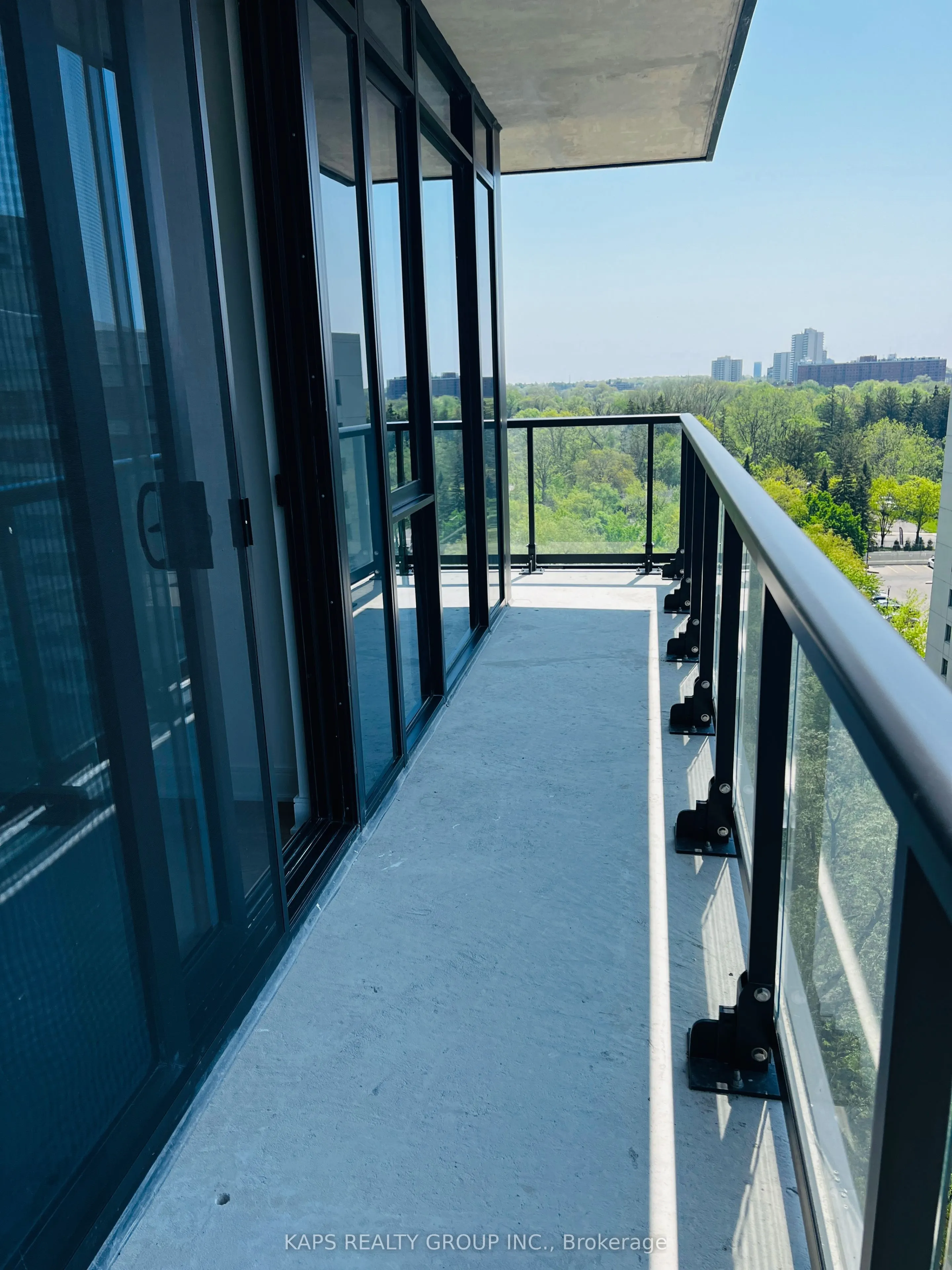 86 Dundas Street E, #816