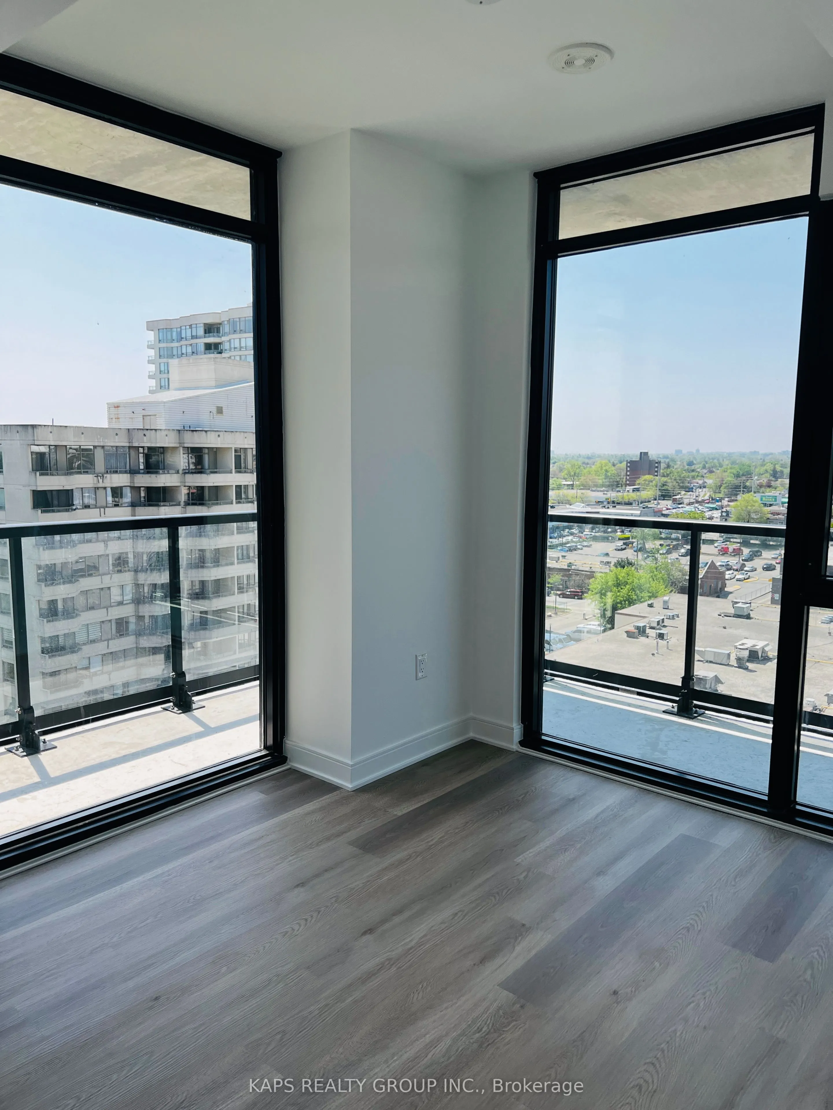 86 Dundas Street E, #816