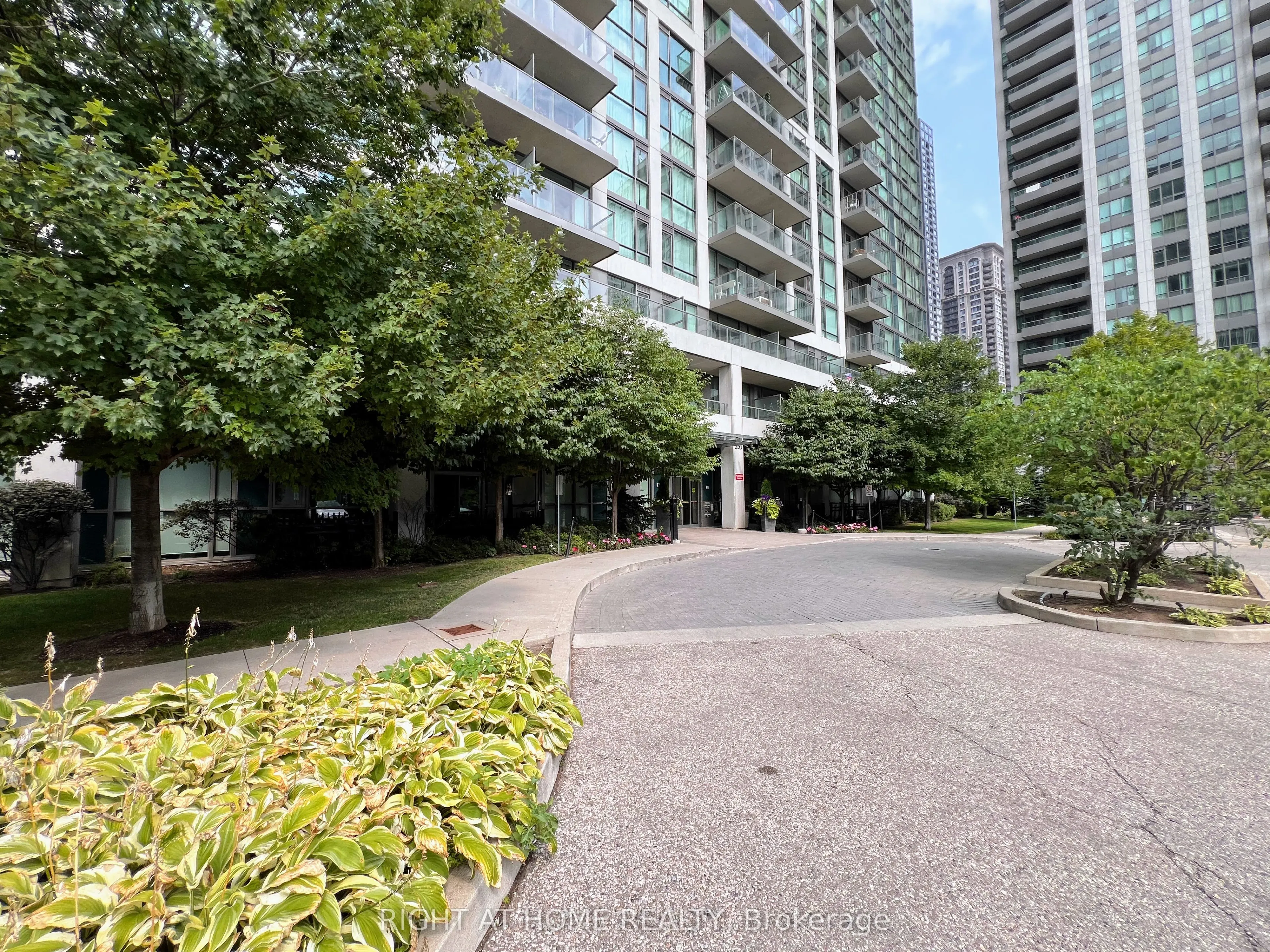 339 Rathburn Road W, #1010