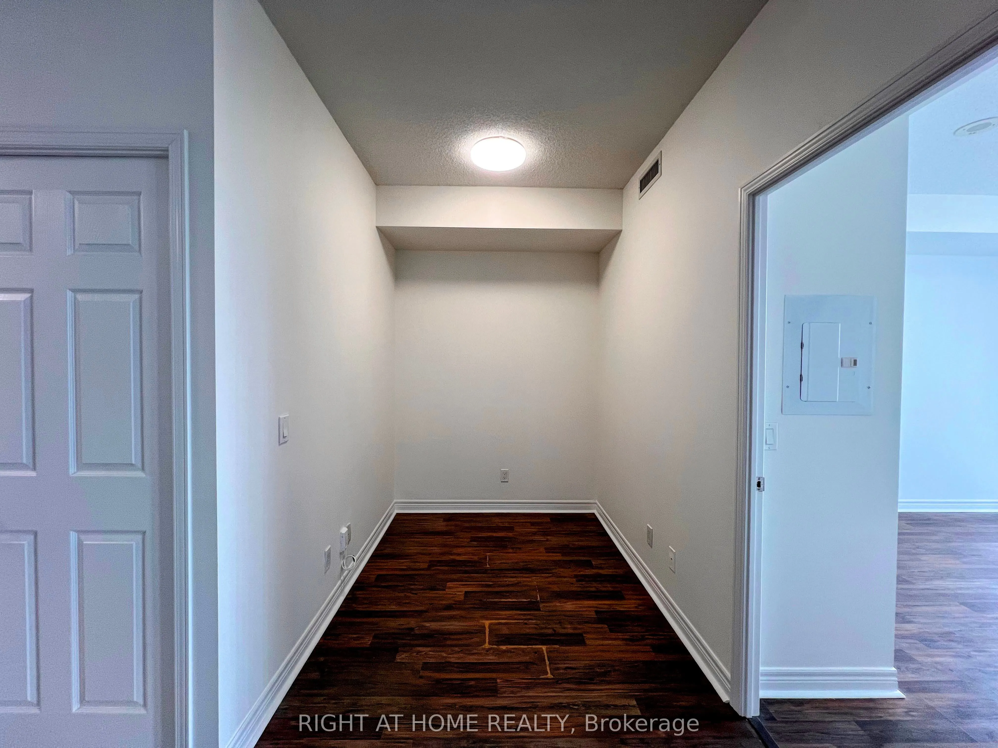 339 Rathburn Road W, #1010