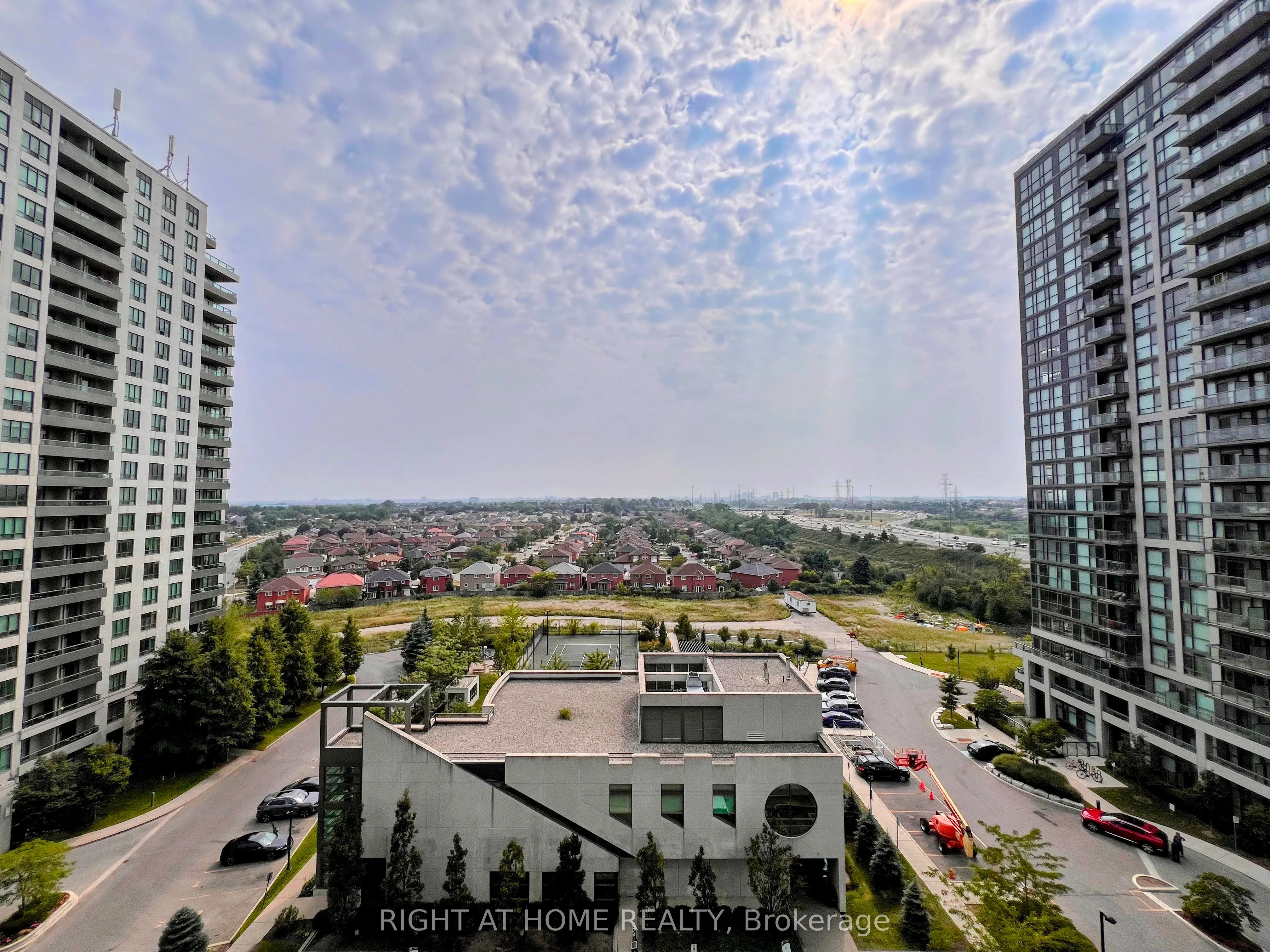 339 Rathburn Road W, #1010