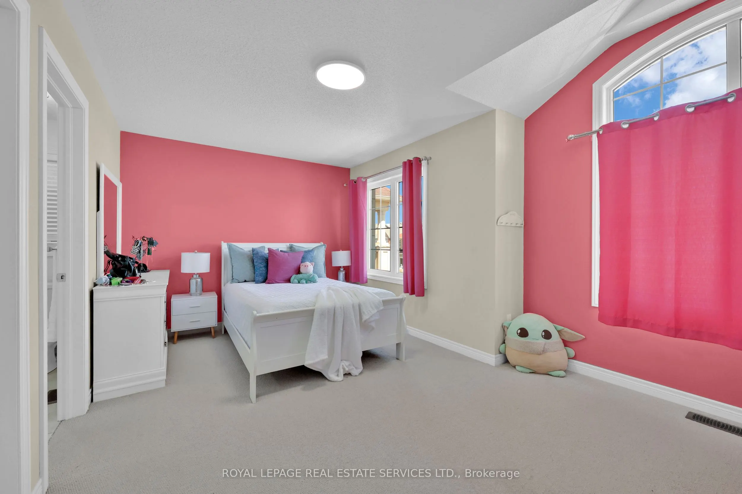 60 Valleyway Drive W