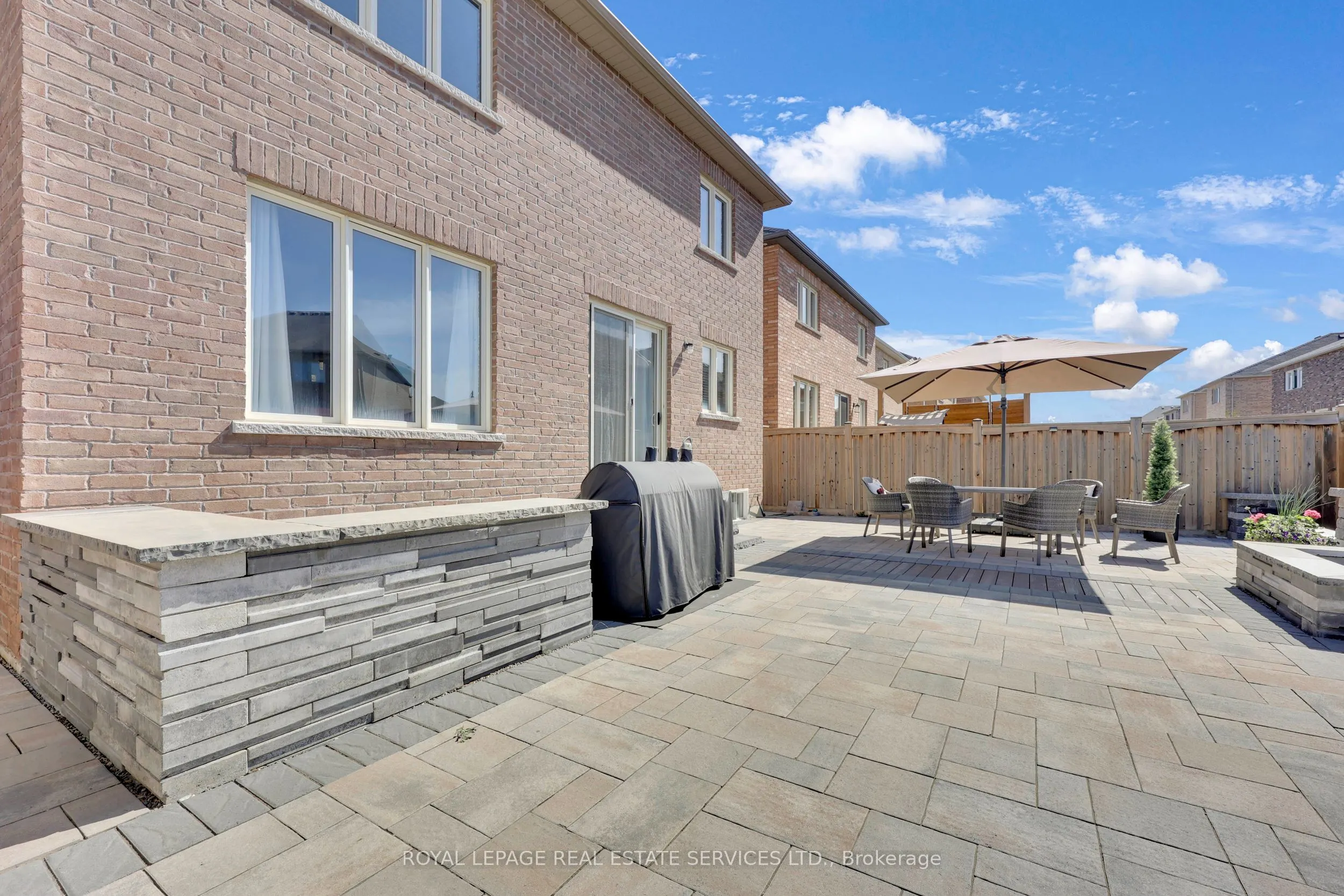 60 Valleyway Drive W