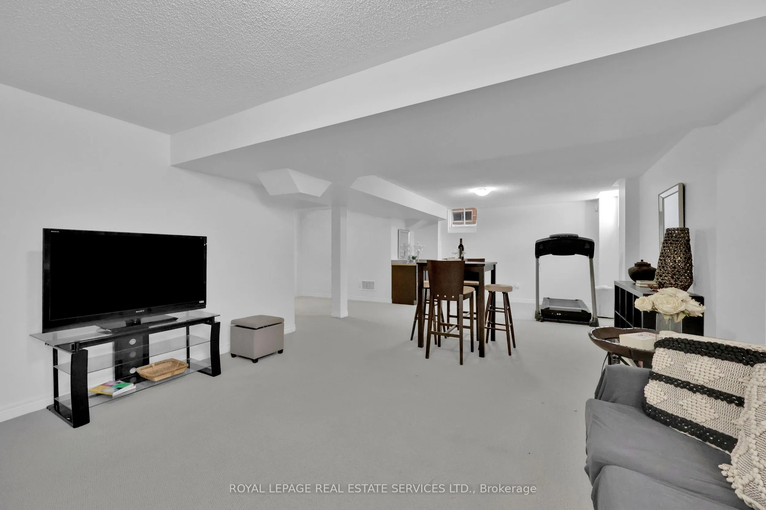 60 Valleyway Drive W